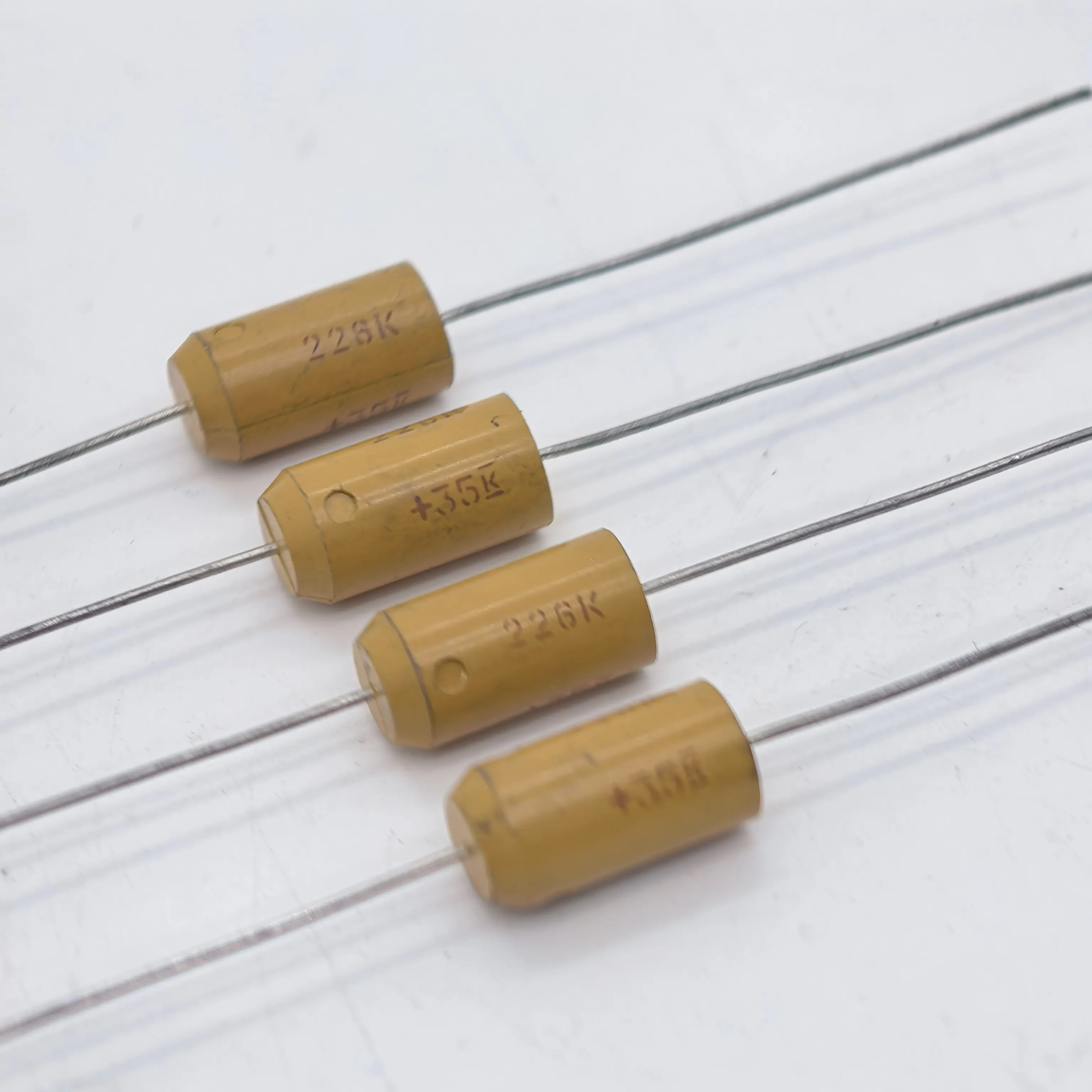 10PCS/US 22UF 35V 226K axial heat-generating audio bakelite case tantalum capacitor