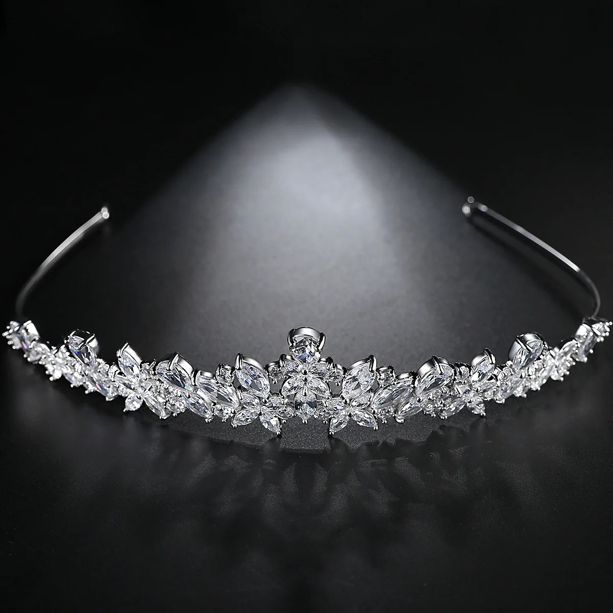 

Luxury Zircon Fashionable Temperament Bride Minimalist Style Banquet Crown Headband Bride Headwear Accessories Broche