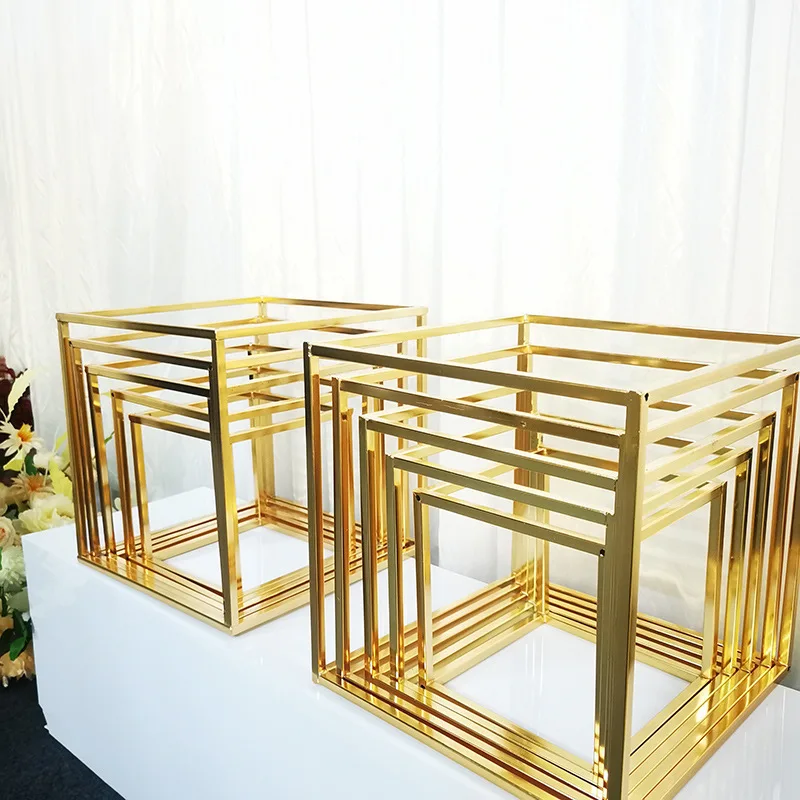 Wedding Welcome Area Props Iron Art Golden Box Shelves Geometric Road Guide Flower Arrangement Scene Layout for Special Events