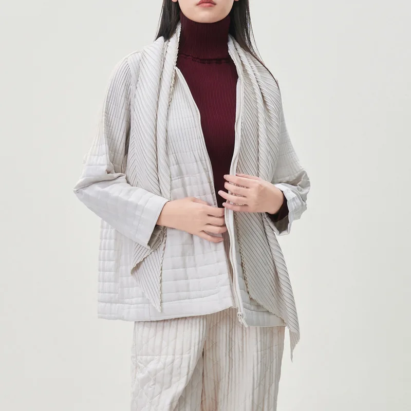 YFPF, nueva chaqueta de invierno para mujer, diseño plisado, bufanda, cuello, retazos, bolsillos con cremallera, abrigo de Color sólido, ropa informal