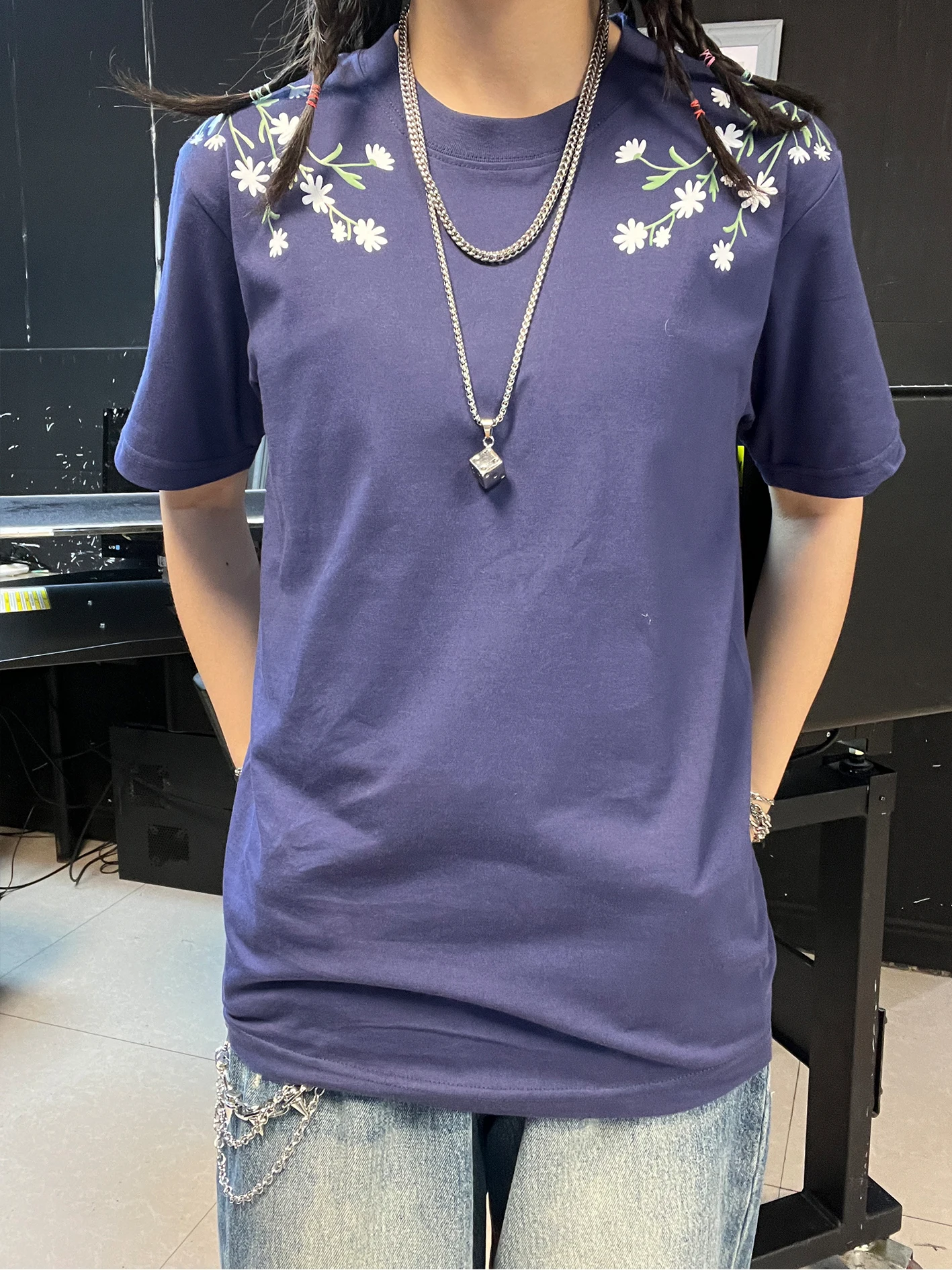 Heavyweight 260G Shoulder Flower Short Sleeve T-Shirt in Indigo Blue Simple Retro Style for Couples by Wang Studio