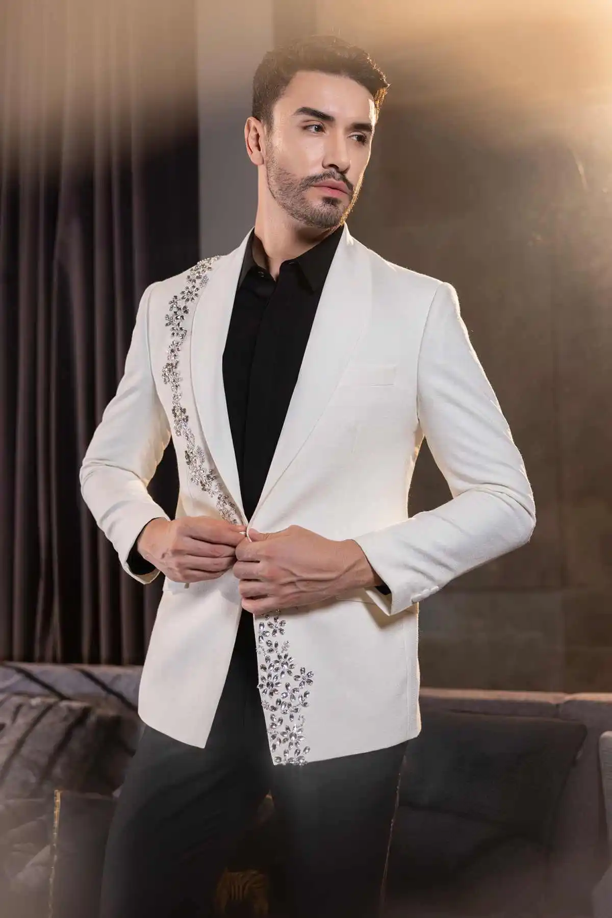 壮大なダイヤモンド メンズスーツ ショールラペル スリムフィット ワンピースジャケット 新郎 ウェディングタキシード カスタムコスチューム オム