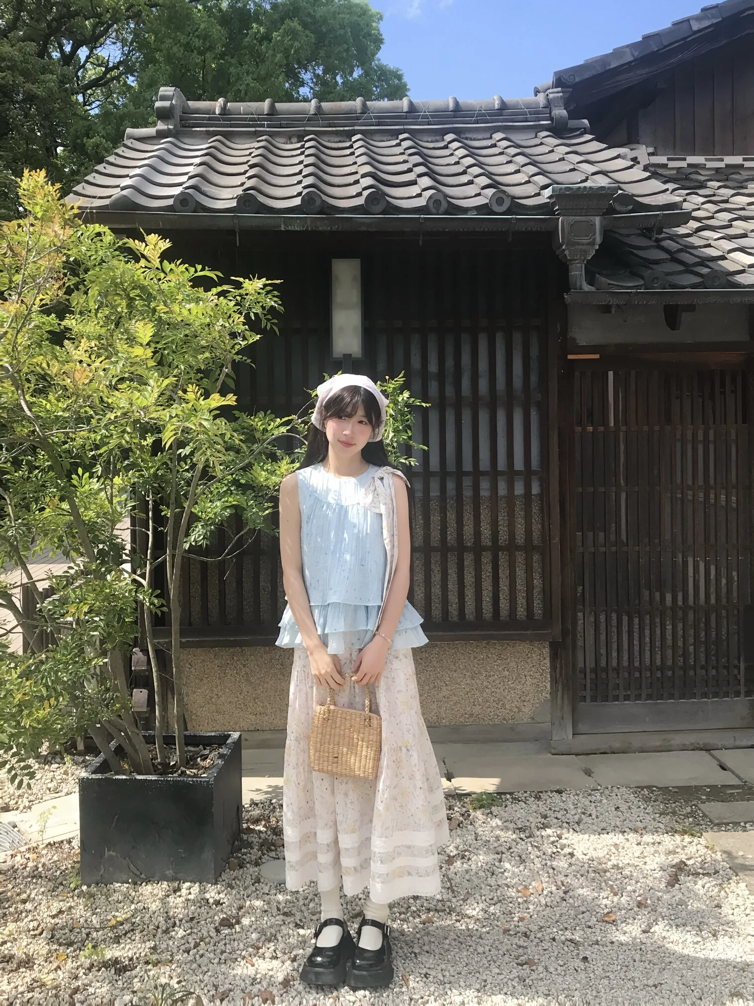 

Новинка: летний синий топ-жилет с цветочным узором и узлами, дизайнерская модель, женская милая блузка с коротким рукавом.