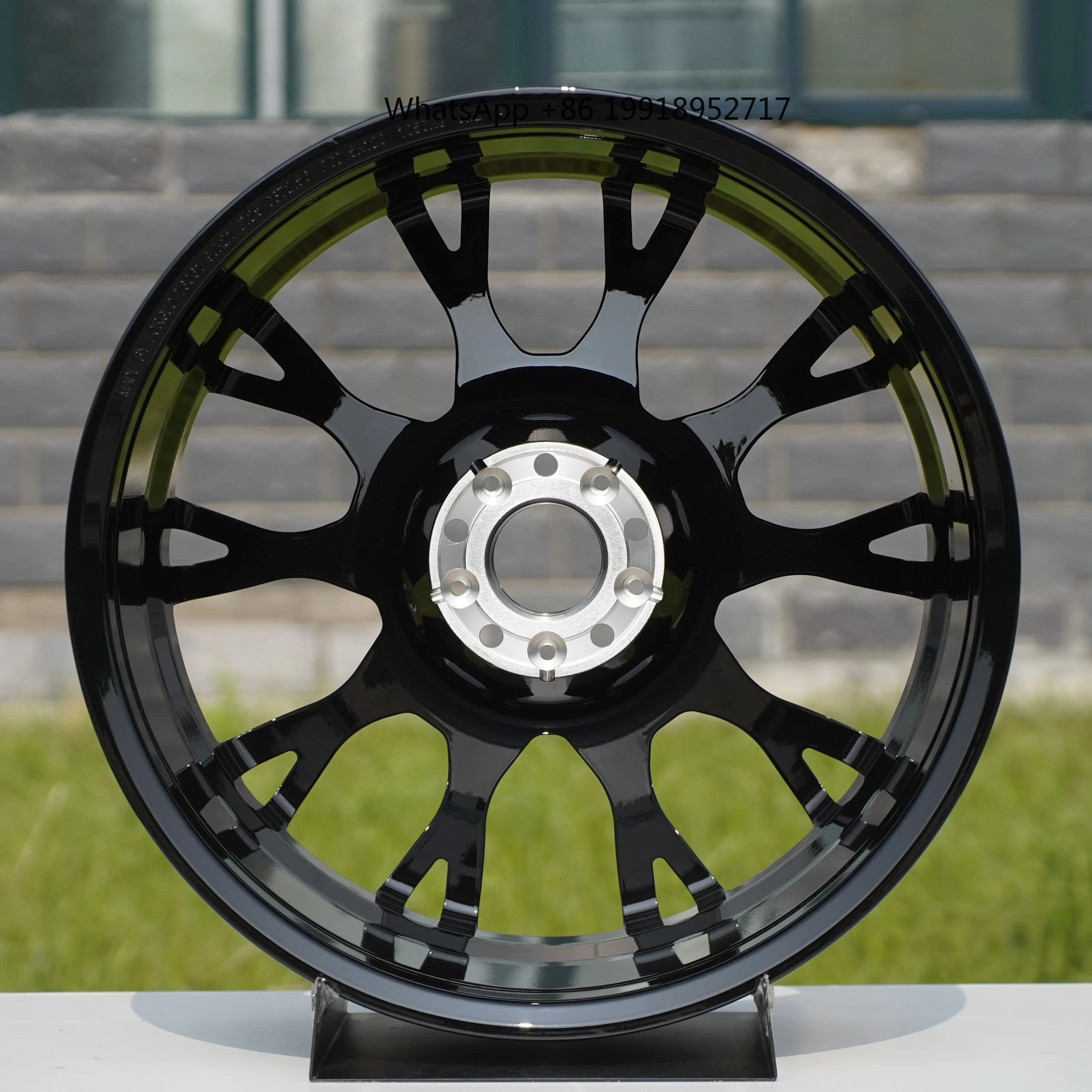 

Two-Piece Forged Aluminium Alloy Wheels 25mm ET ECE Certified for 488 and for 720S JJ1184