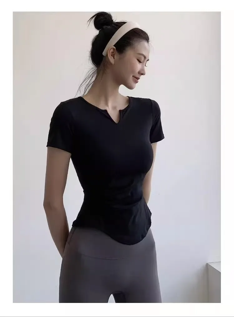 

Женский топ для йоги DFCF с небольшим V-образным вырезом и облегающим кроем, с короткими рукавами, эффект похудения, подходит для бега, фитнеса и занятий спортом.