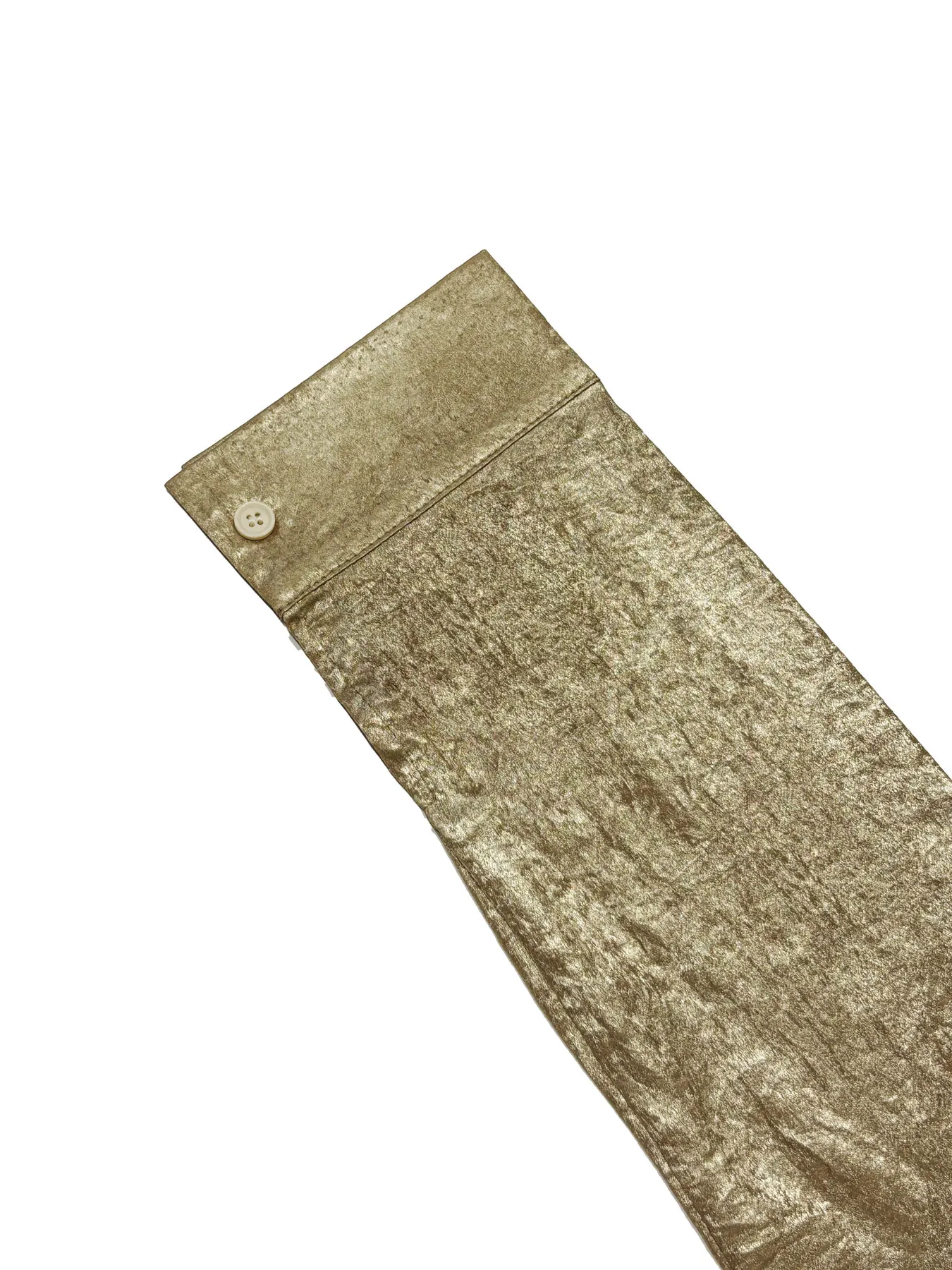 Una elegante camicia in tessuto stampato in lamina d'oro con tasche, adatta per l'abbigliamento primaverile ed estivo