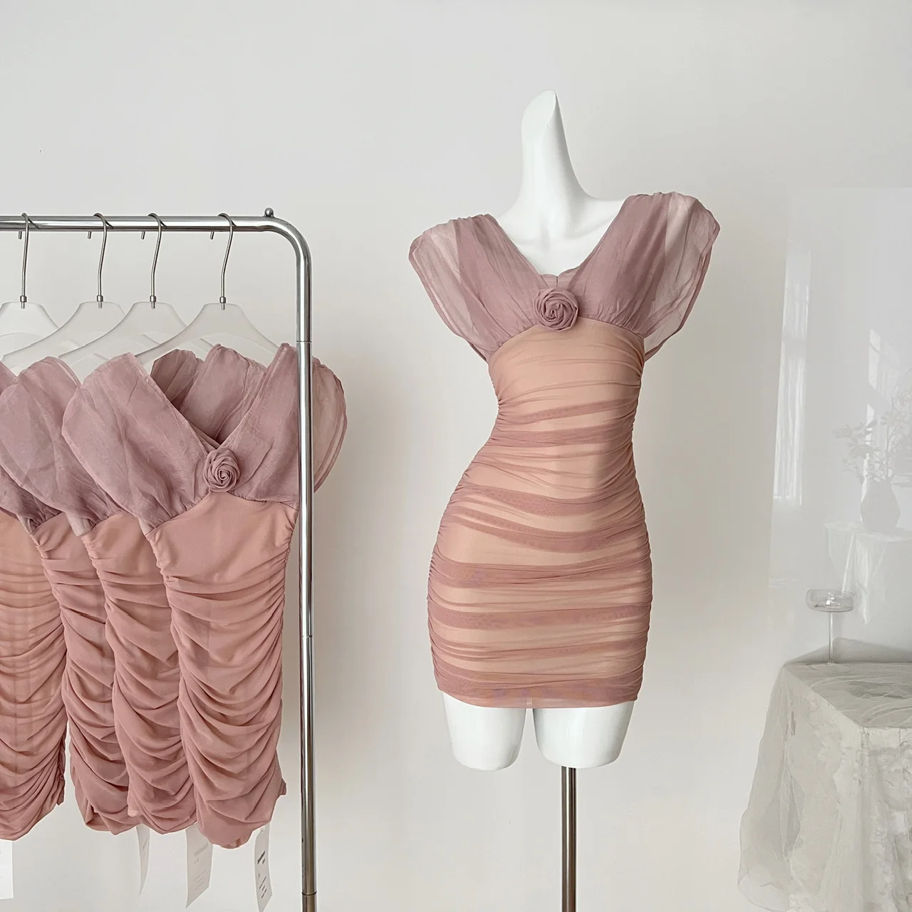 

Hot Girl V-neck Wrap Hip Short Dress Women's Pure Sexy Flower Sleeveless Slim Fit Dress Fashion Female Clothes