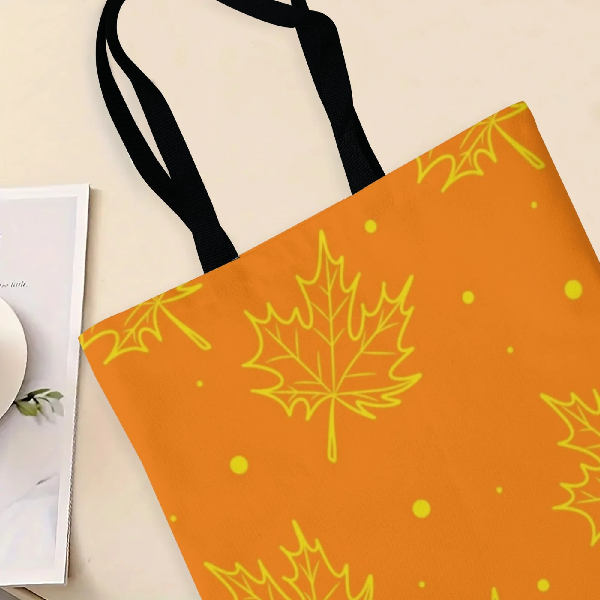 حقيبة تسوق نسائية بسيطة لمهرجان الخريف من قماش القيقب باللون البرتقالي الذهبي على شكل أوراق شجر للاستخدام اليومي للعمل والشارع