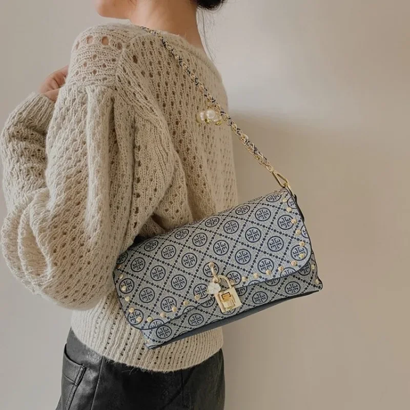 

Exquisite and fashionable commuting tote bag: High-end professional women's bag, a must-have for the 2025 Fashion Work Week