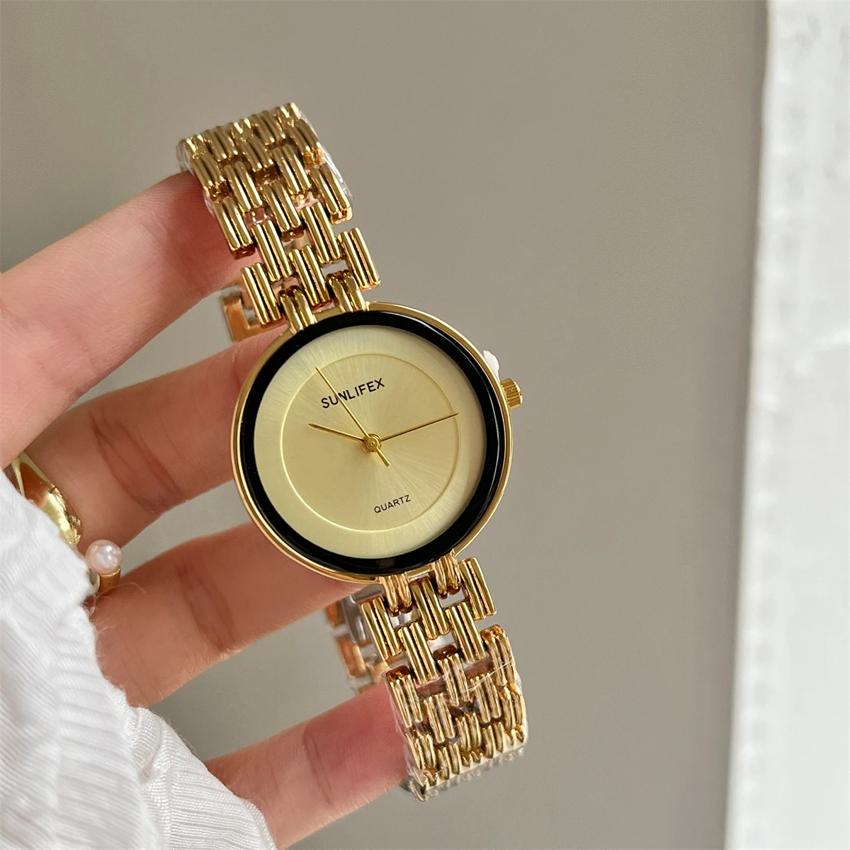 Elegancki zegarek damski z małą tarczą, lekki luksus, wykwintny, mały, uniwersalny, modny zegarek kwarcowy damski, prezent dla kobiet.