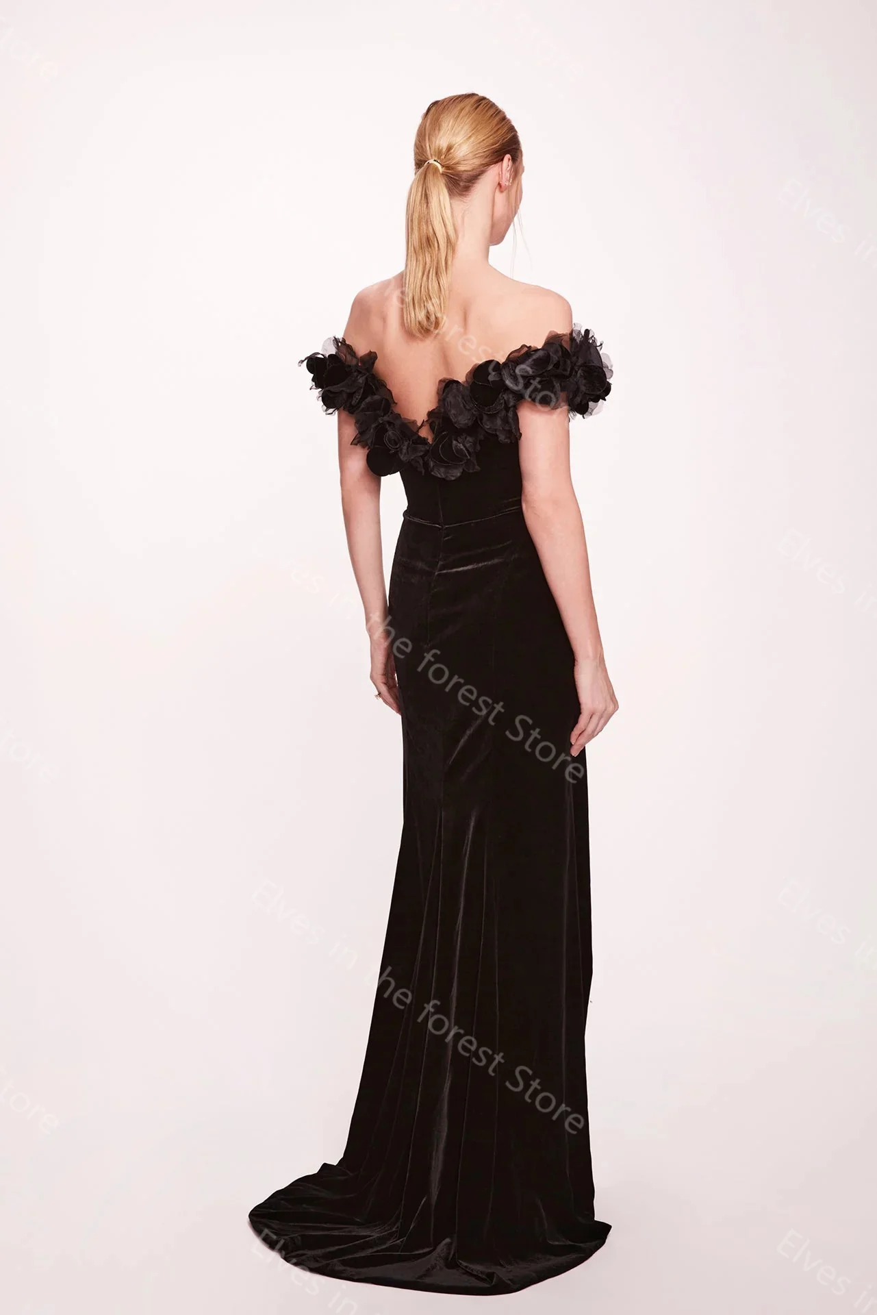 Vintage Black Evening Dresses Off Shoulder Velvet Women Prom Gowns Floral Appliques Side Split Customized Mother of Bride Gowns