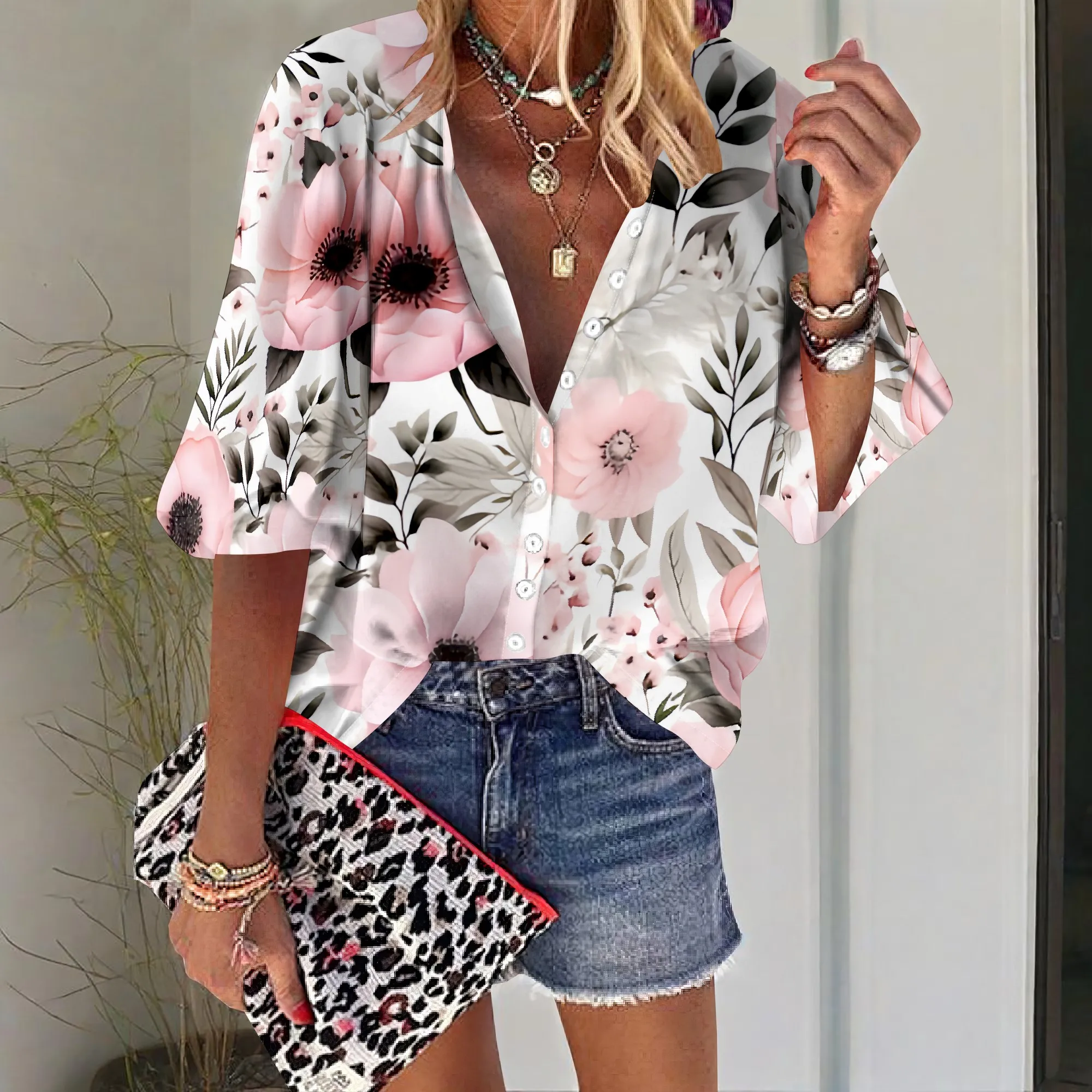 Рисунок 2 - Женские рубашки с акварельным цветочным узором