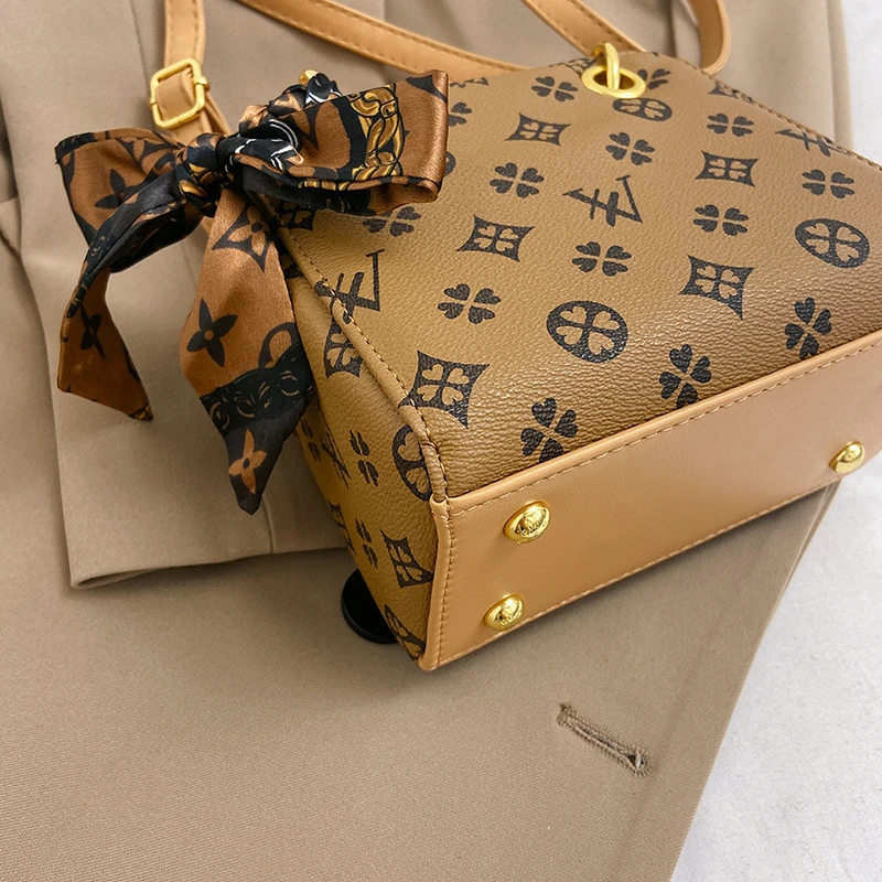 حقيبة يد أنيقة للسيدات من الجلد الطبيعي، حقيبة كتف كلاسيكية من المصمم الشهير، حقيبة كروس نسائية مشهورة