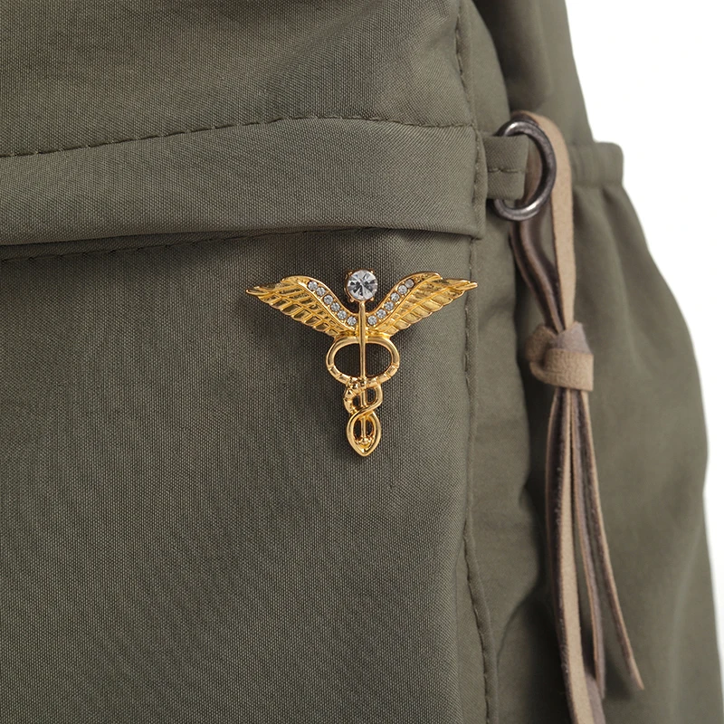 Retro Medizinische Caduceus Emaille-Anstecknadeln Medizinsymbol Flügel mit Schlangen Brosche Schmuck Geschenke für Ärzte Krankenschwestern Rucksack Revers Abzeichen – Detail 7