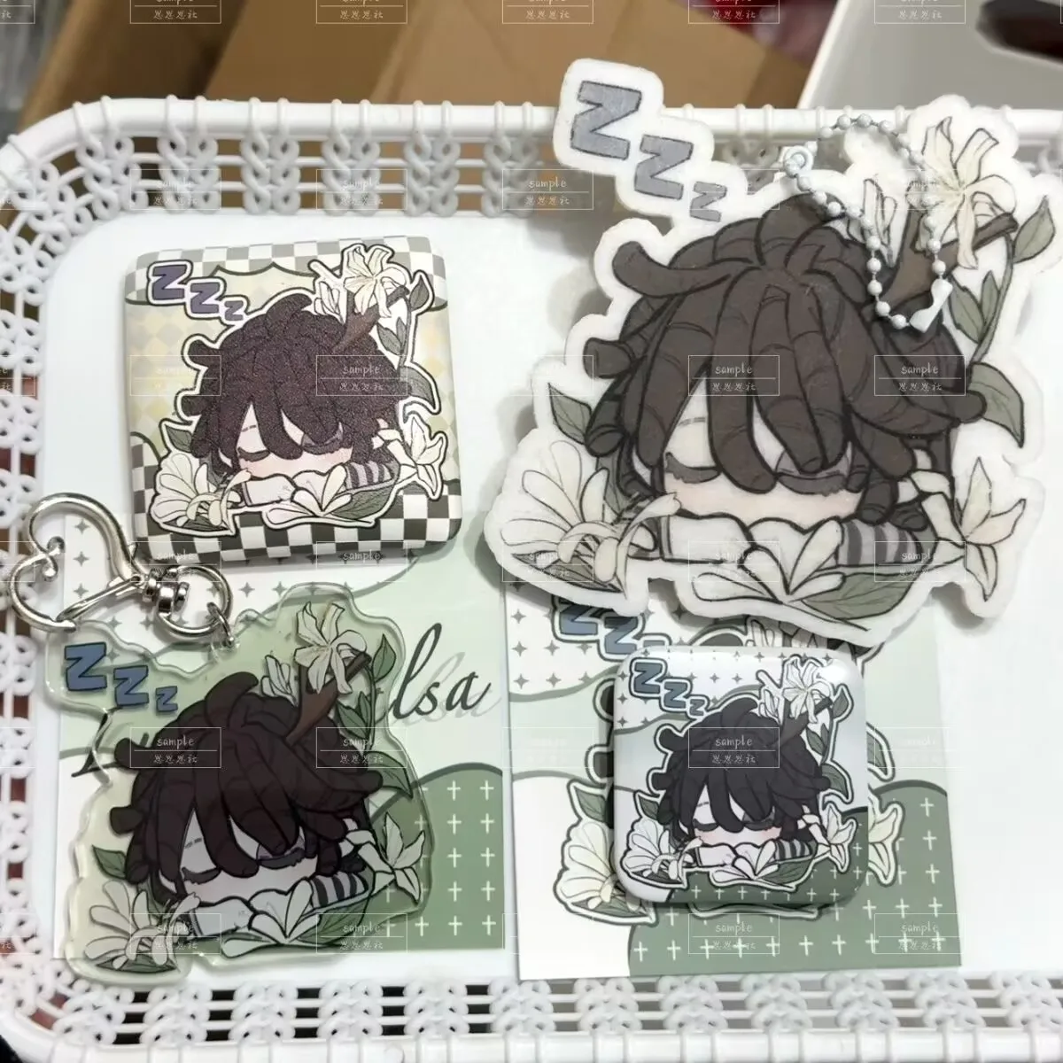 

Оригинал авторизованный фан-художник «Иdentity V» и «Prisoner Luca» — цветок жимолости, значок-брелок-подвеска