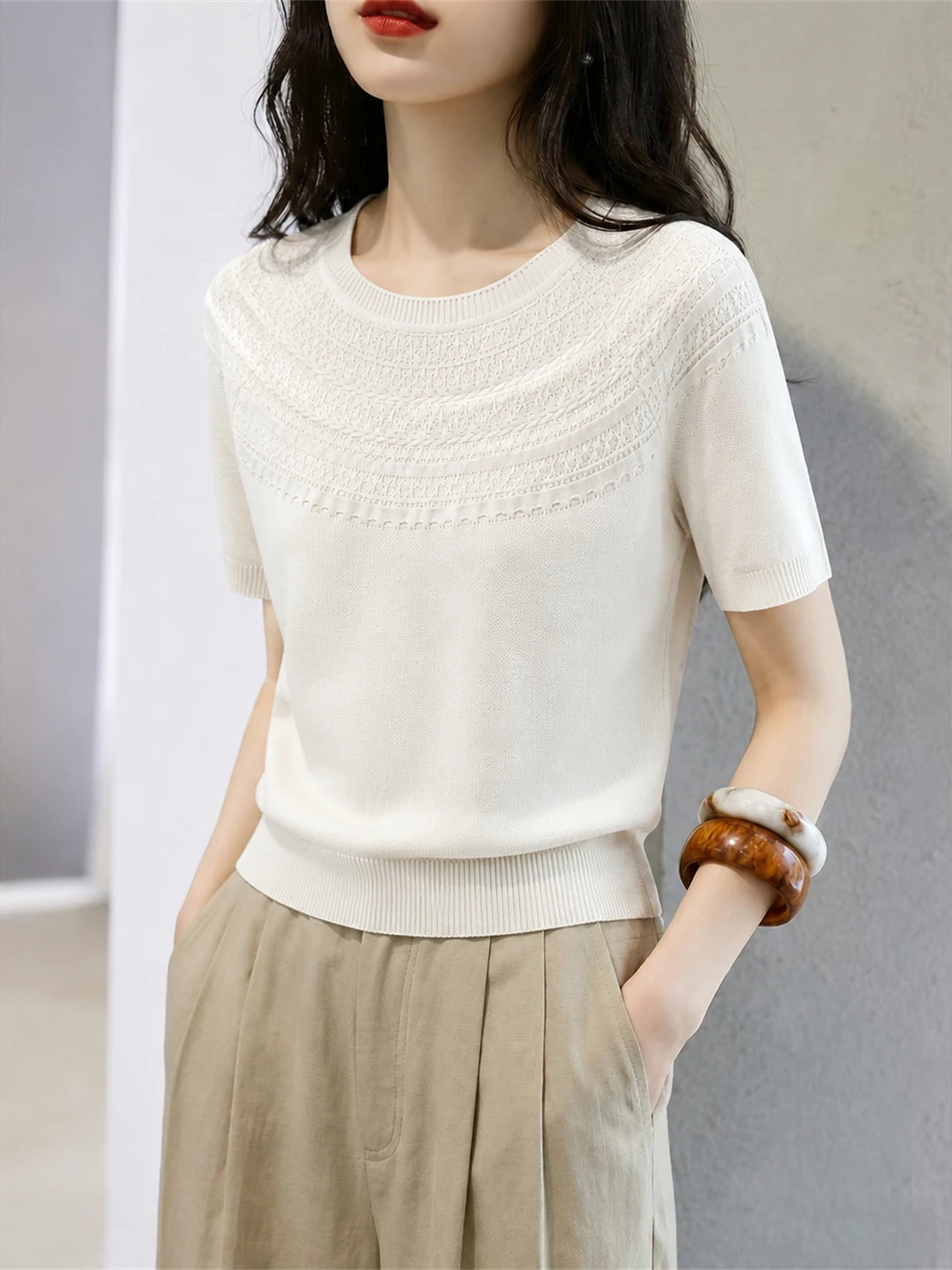 

Minimalist round Neck Ice Silk Knitted Top Casual Commute Style Comfortable Summer Shirt Korean Version Straight Cut Short Sl...