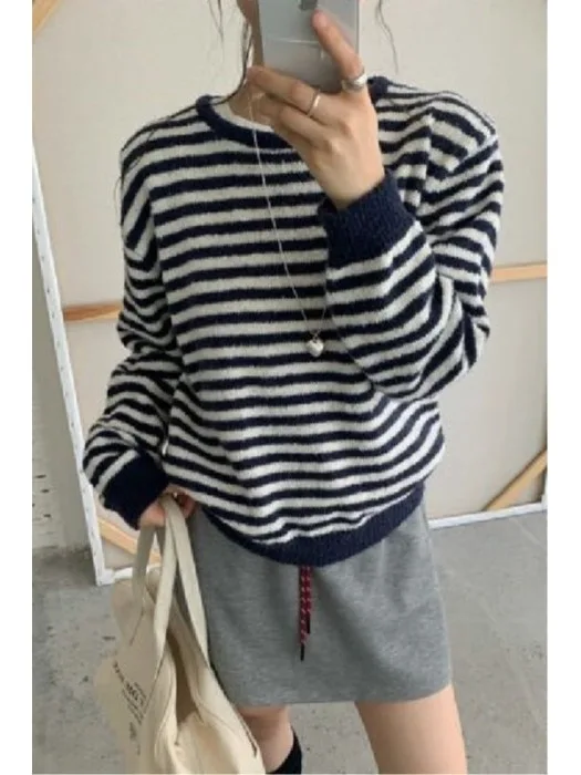 Chic Color Block Striped Long Sleeve Knitted Sweater Women Soft Cozy Overhead Top Versatile Loose Fit Autumn Winter New Arrival