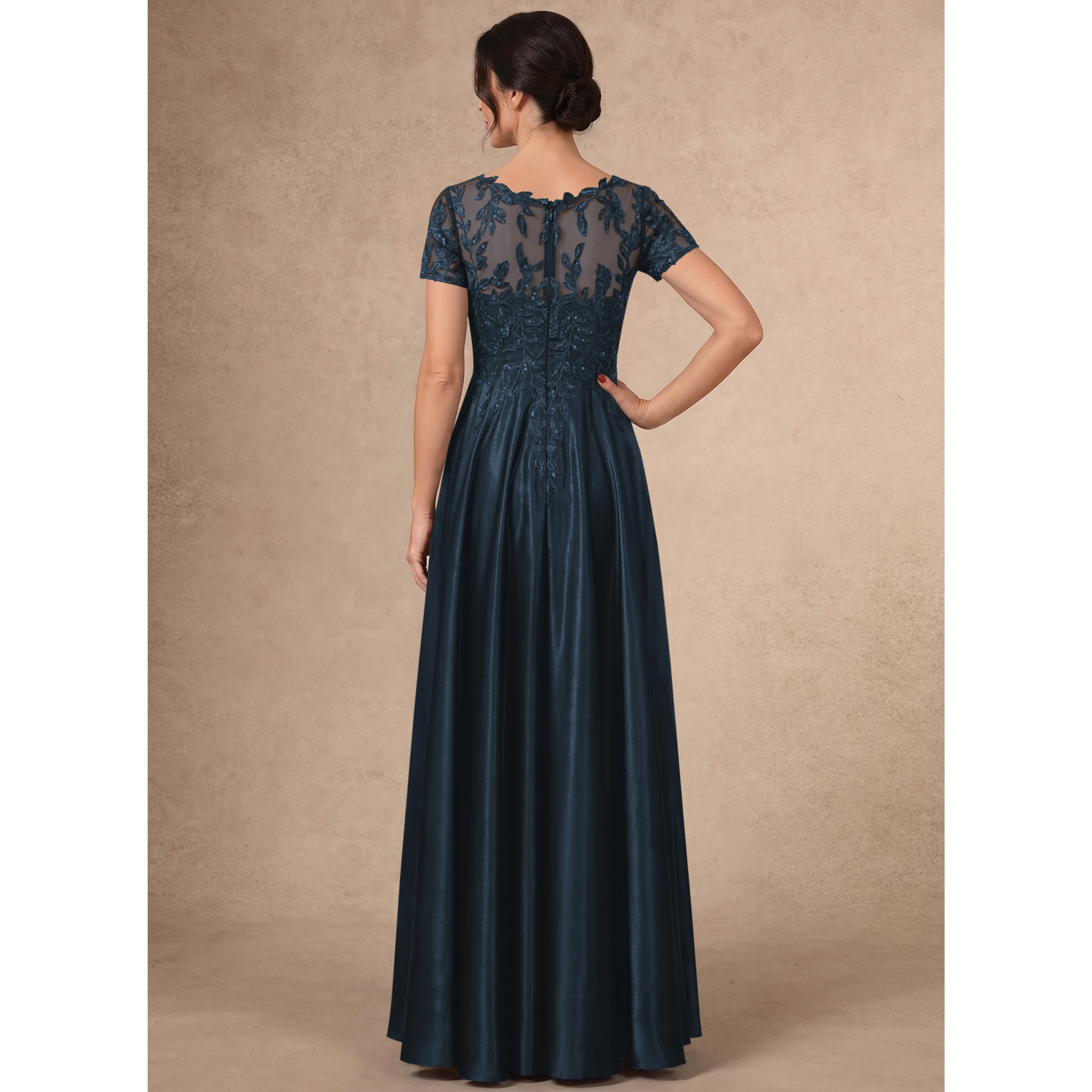 

2026 Elegant Short Sleeves Satin Mother Of The Bride Dresses O-neck Applique A-line Woman Wedding Banquet Formal Party Gown