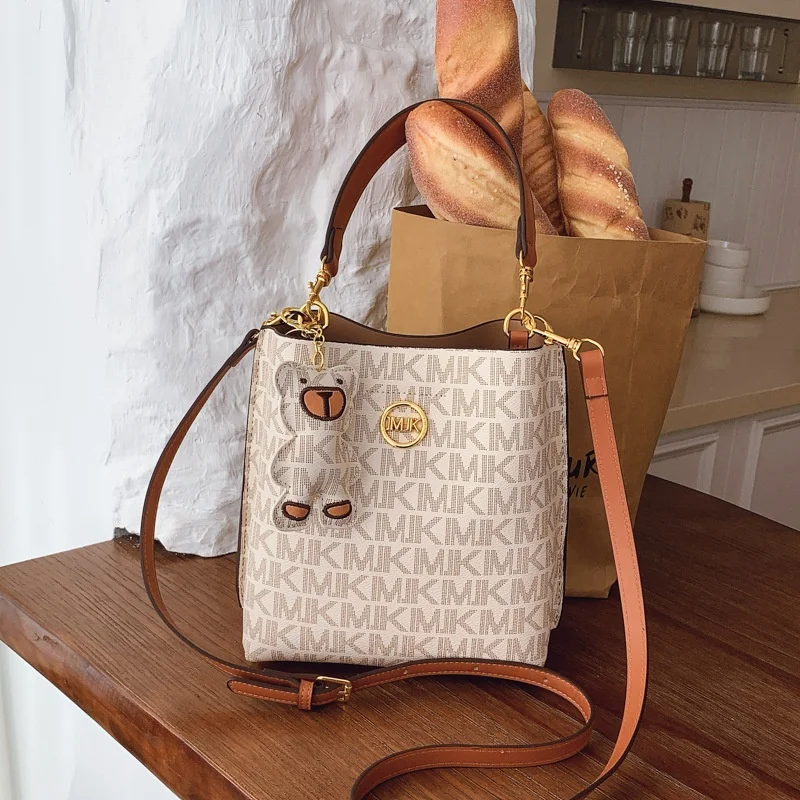 Light Luxury Brand Women's Bag 2026 New Fashionable and Versatile Single Shoulder Crossbody High-End Handbag with Large Capacity