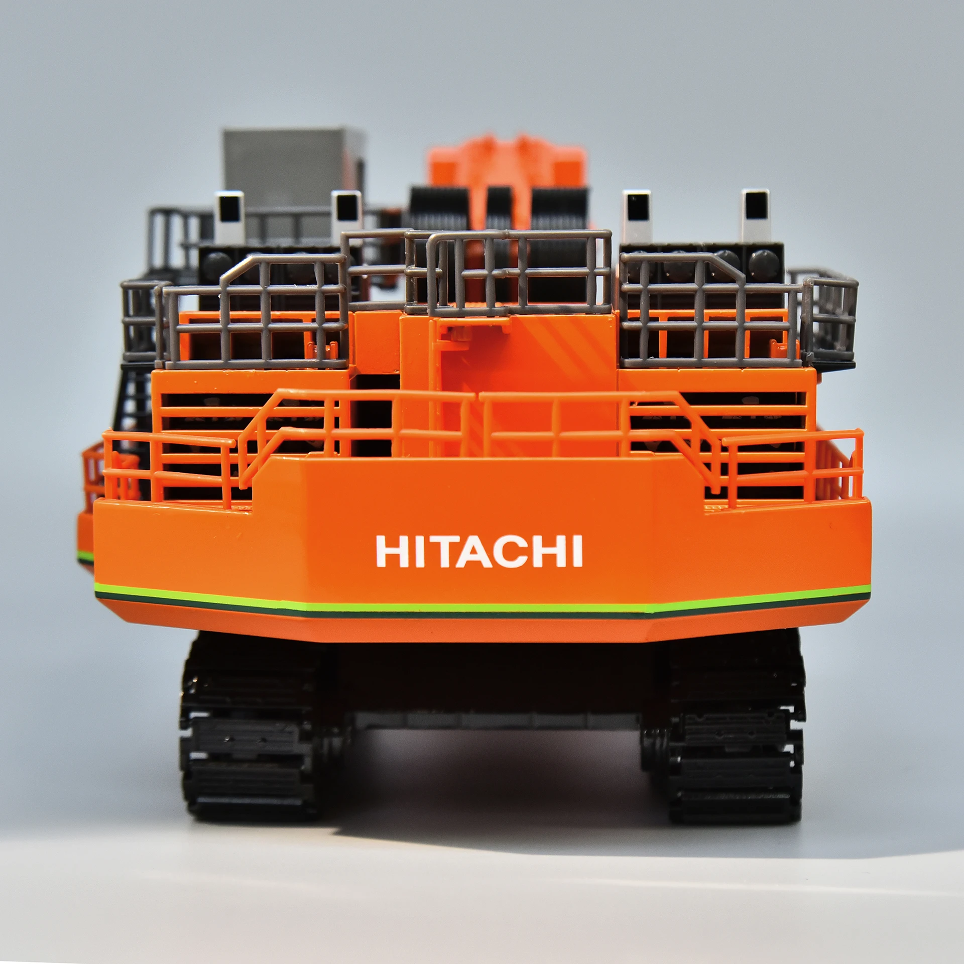 Hitachi EX8000 Excavator Model Simulation and Metal Collection Factory Large Excavator Handheld Car Pendant 1/87