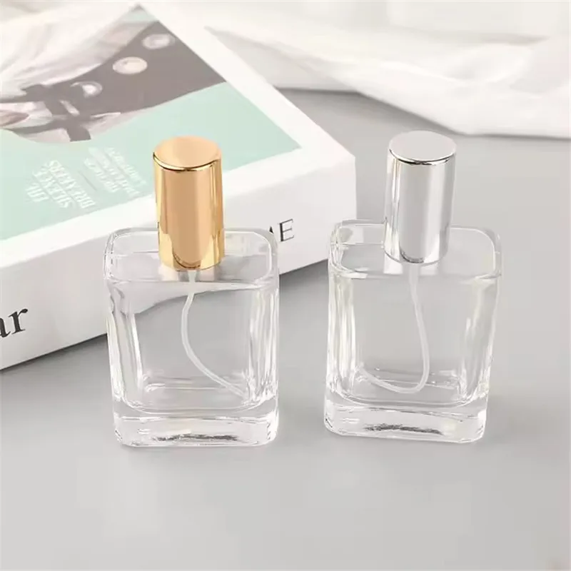 5 pz/lotto Vuoto 50 ml Design Classico Piatto Quadrato Spray Bottiglia di Profumo Vite Collo Bottiglie di Profumo Riutilizzabili di Vetro