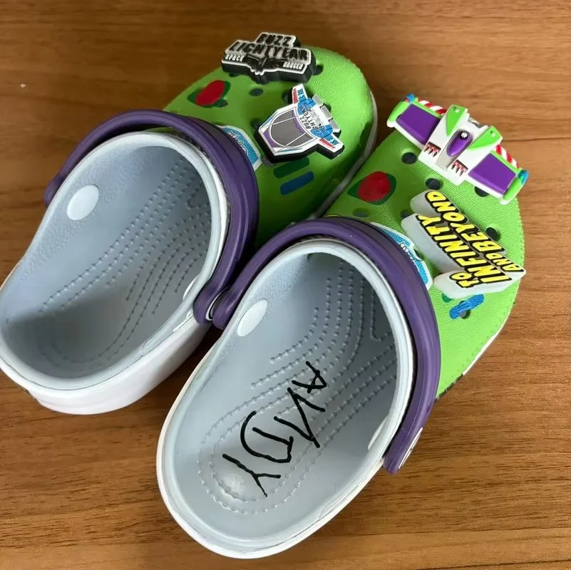 

Disney Hot Sale Children Hole Sandals Slippers Buzz Lightyear Sandals Cute Eva Anime Home Beach Ankle-Wrap Breathable Shoes Gift
