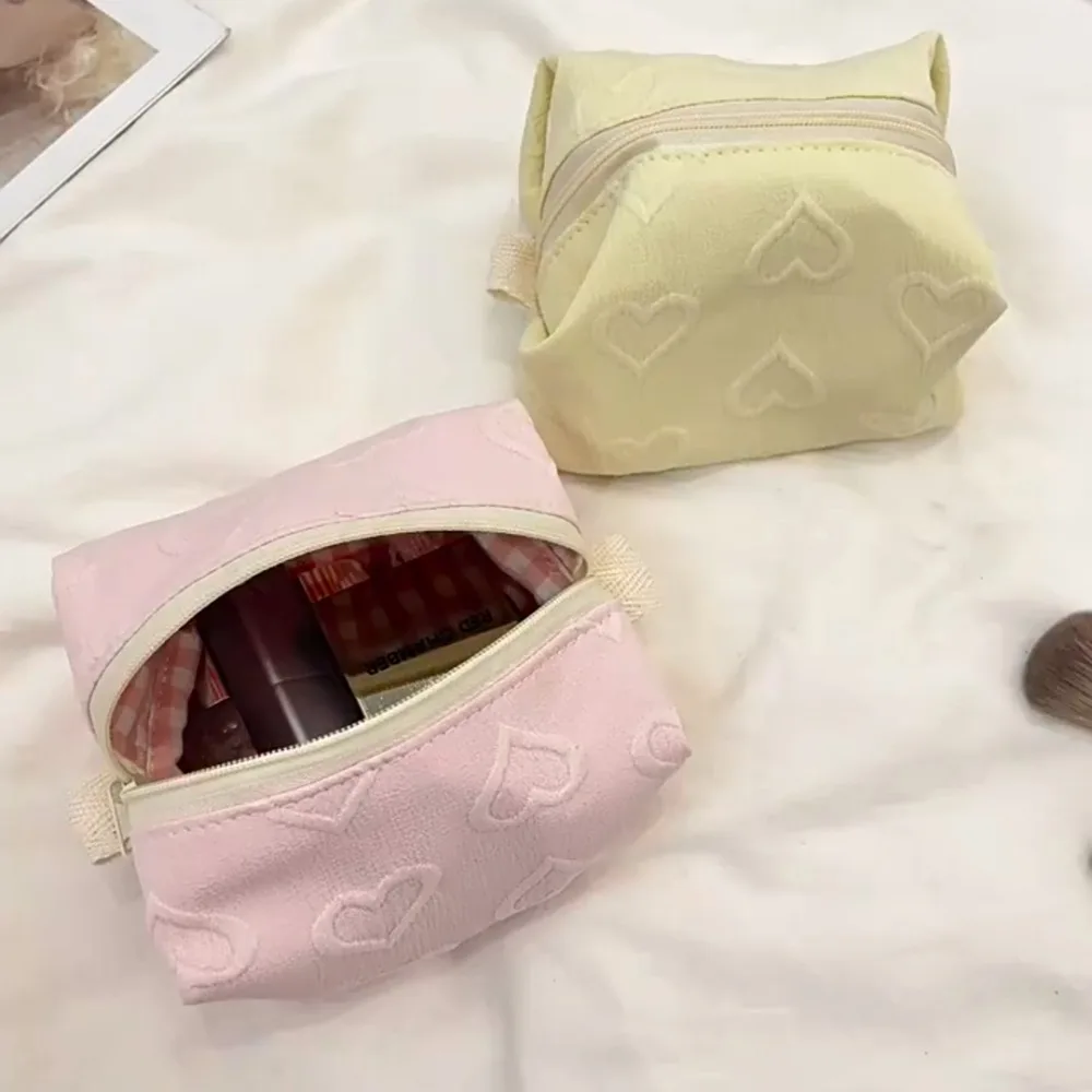 Mini sac à cosmétiques brodé en forme de cœur, porte-monnaie multifonctionnel, petit sac de maquillage, sac d'emballage de bijoux, porte-carte, sac de rouge à lèvres