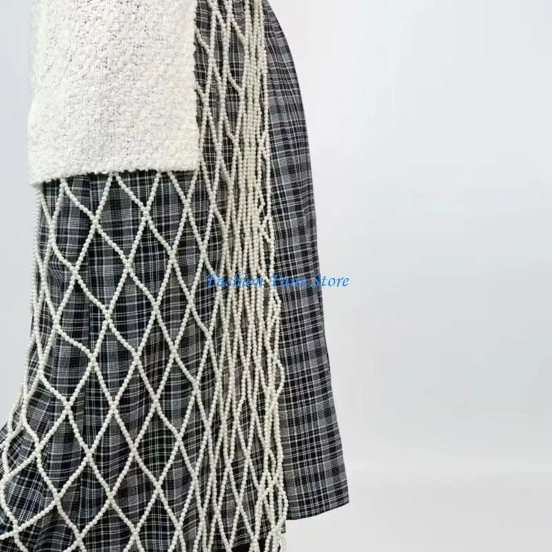 

Contemporary Imitation Pearls Embellished Skirt for Trendy Professionals