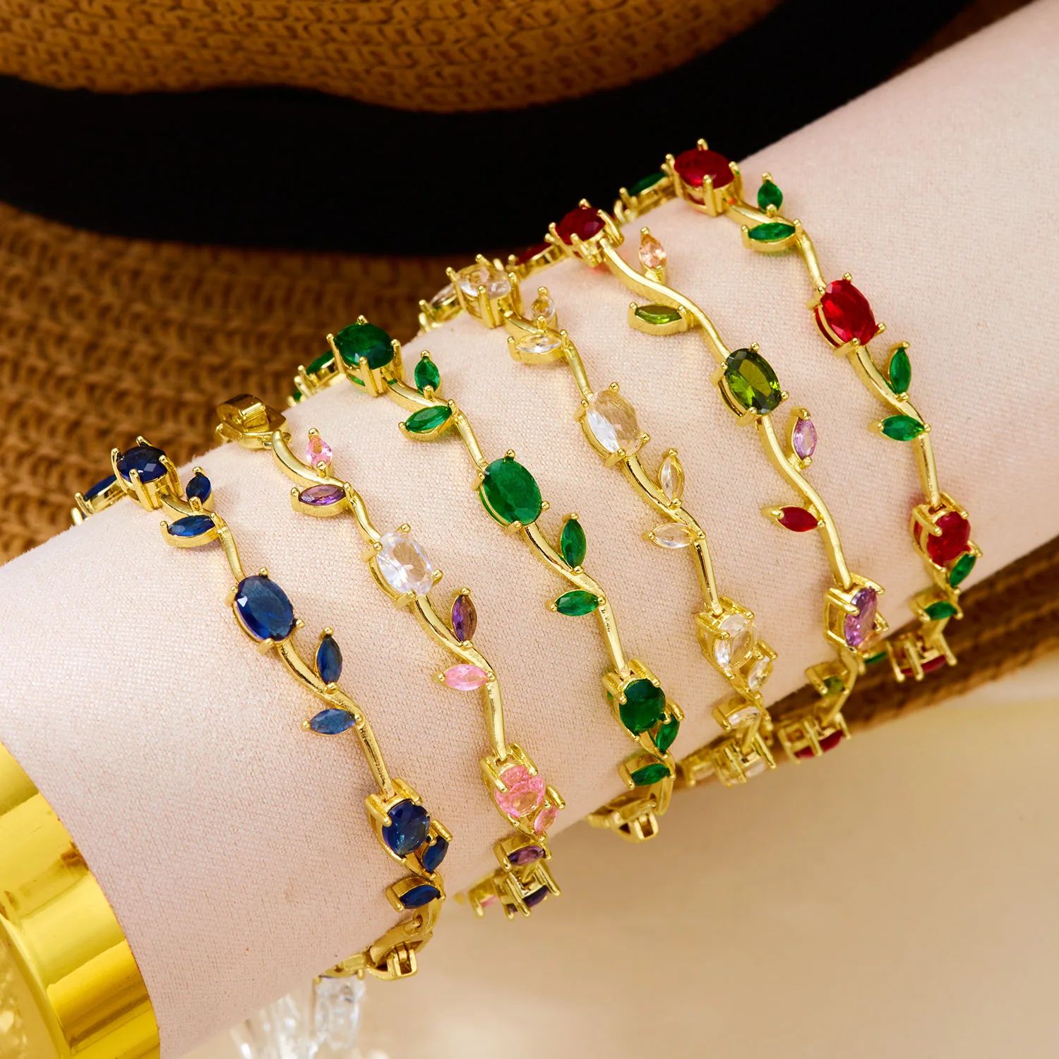 Luxuriöse, glänzende Armbänder mit kubischen Zirkonia-Kristallen für Frauen, romantische rote Tulpenblüten-Blatt-Armbänder, Charms, Hochzeitsschmuck, Geschenk