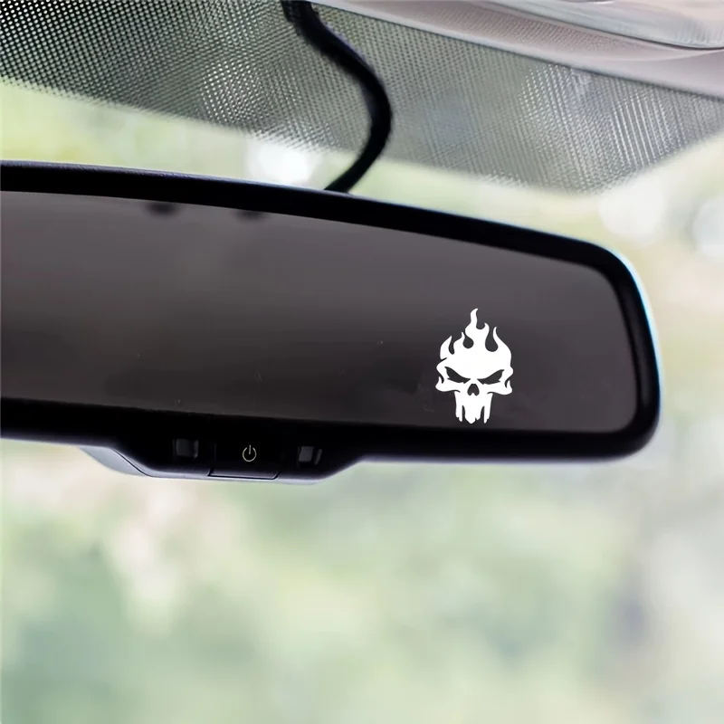 Conjunto de 2 Adesivos de Caveira com Chamas Pretas e Brancas, Decalques de Vinil Impermeáveis para Decoração de Carro, Moto e Capacete