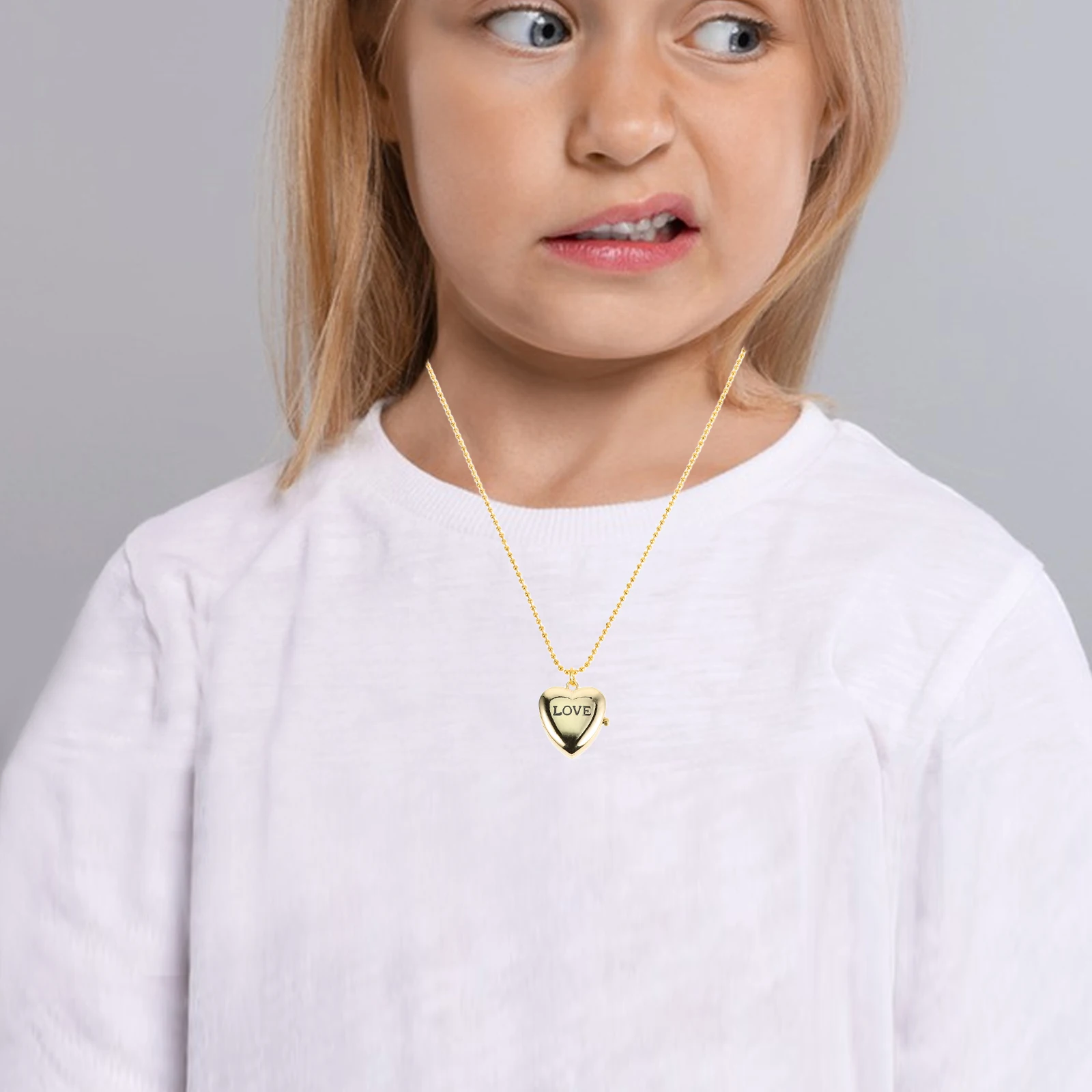 

Locket Necklace Love Heart Pocket Watch Alloy Material Vintage Charm Pendant Jewelry for Women Everyday