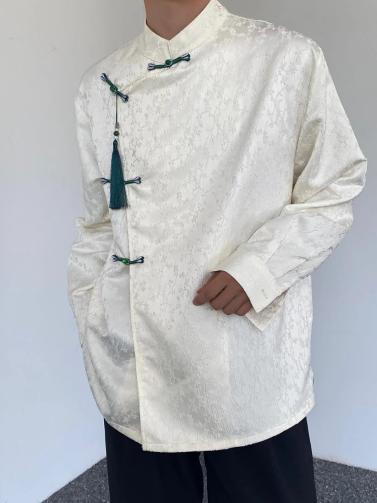 

New Chinese Sle Men's irt Satin Long Sve Casual Tassel Trim Stand Collar Button up Top for Spring Autumn Seasons