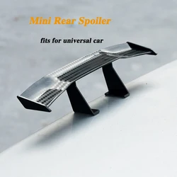 Spoiler universale in fibra di carbonio Look 3D Mini bagagliaio posteriore Ala Boot Lip Spoiler Adesivi Esterno auto Accessori divertenti Decorazione