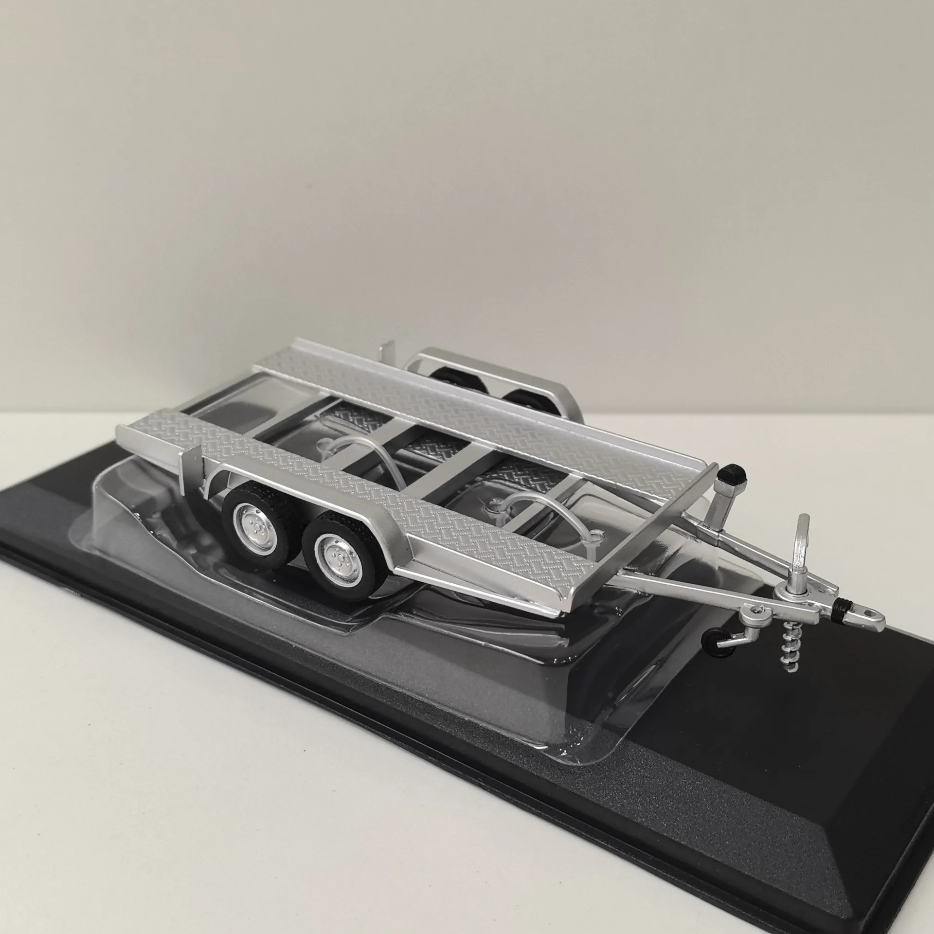 Diecast IXO 1/43 Scale SINGLE CAR TRAILER Alloy Car Model Collectible Toy Gift Souvenir Display Ornament