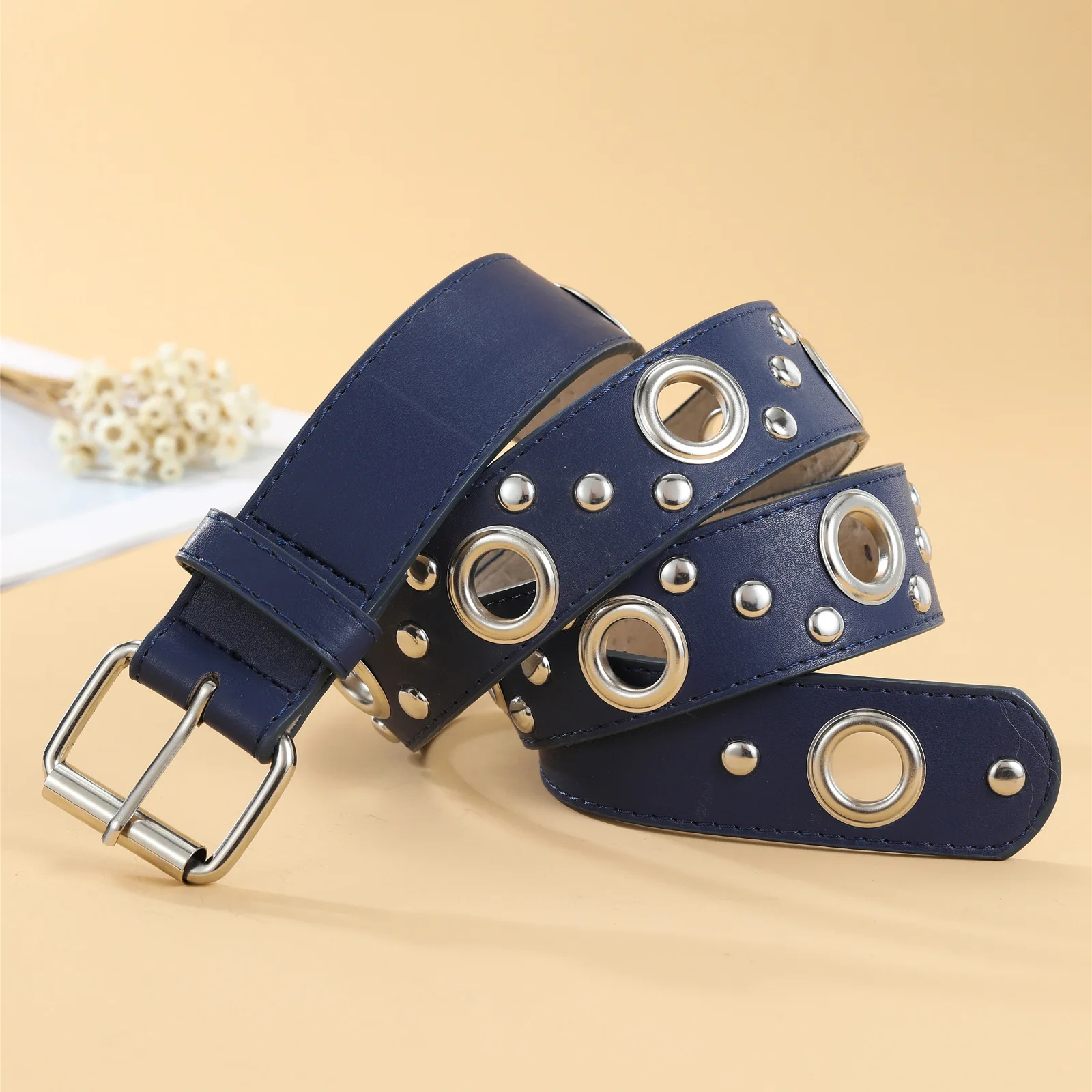 

Ladies New Luxury Air Eyelet Rivet Versatile Personality Belt Hollow Punk Style Pin Buckle Belt Female Corset Designer Belt