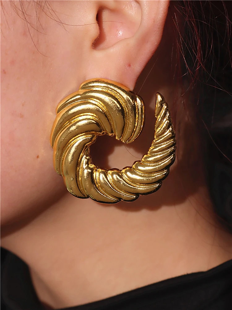 HangZhi New Design Cowhorn Vortex Stud Earring Geometric Gold Sliver Color Spiral Exaggerated Charm Trend Vintage Large Jewelry