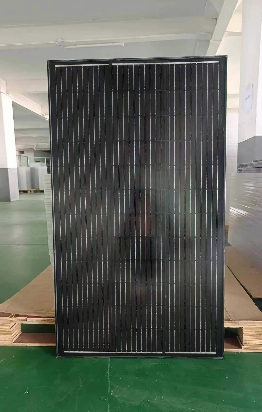 Jinko black frame monocrystaline. 370w 500w 550w shingled full  solar panels