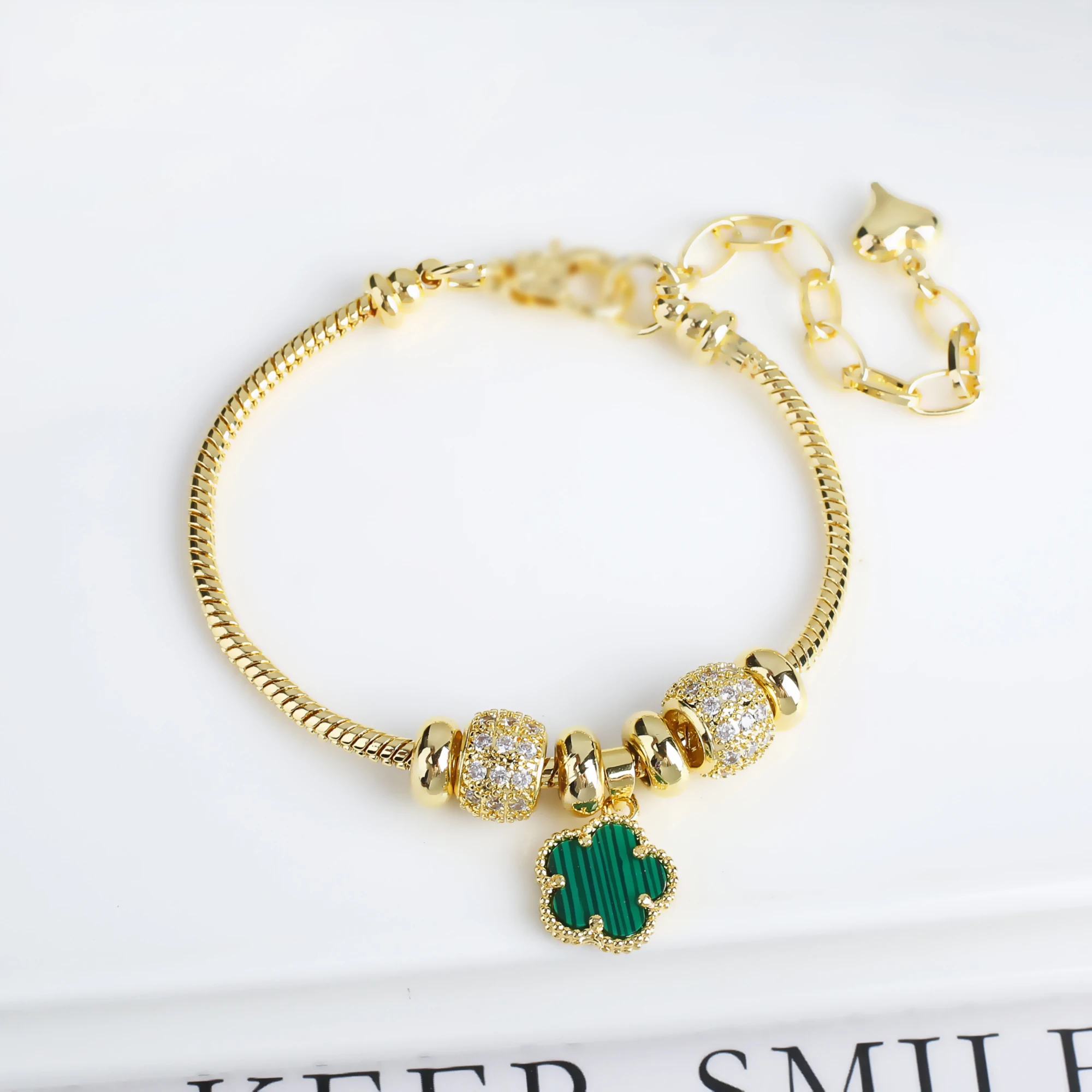 Jewelry 2024 Luxury new 5 leaf grass bracelet Women's wedding party bracelet Unique chain woven accessories