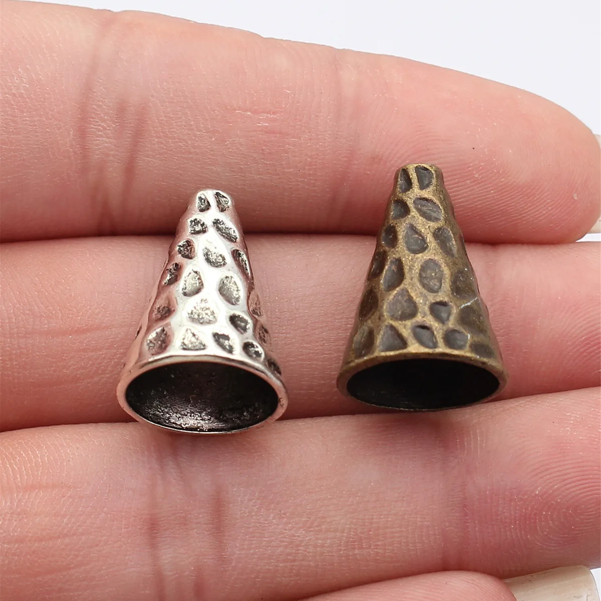 WYSIWYG 5pcs 22x15x15mm 2 Colors Antique Bronze Color Antique Silver Color Hammer-Patterned Conical Tassel Cap