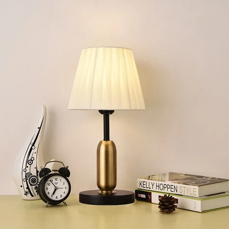 Nordic vintage horn type desk lamp for bedroom bedside table night lamp Fabric lampshade home decoration LED standing lamp