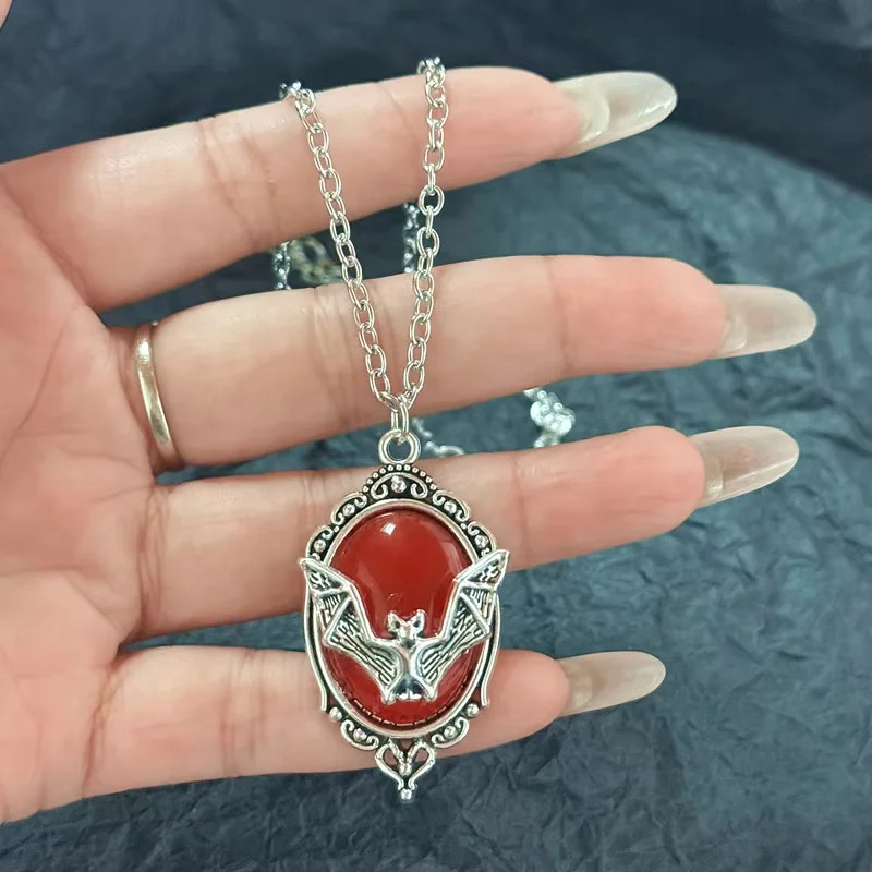 5-piece Gothic necklace set with four pointed star red heart dagger, spiral five pointed star bat pendant, silver chain jewelry