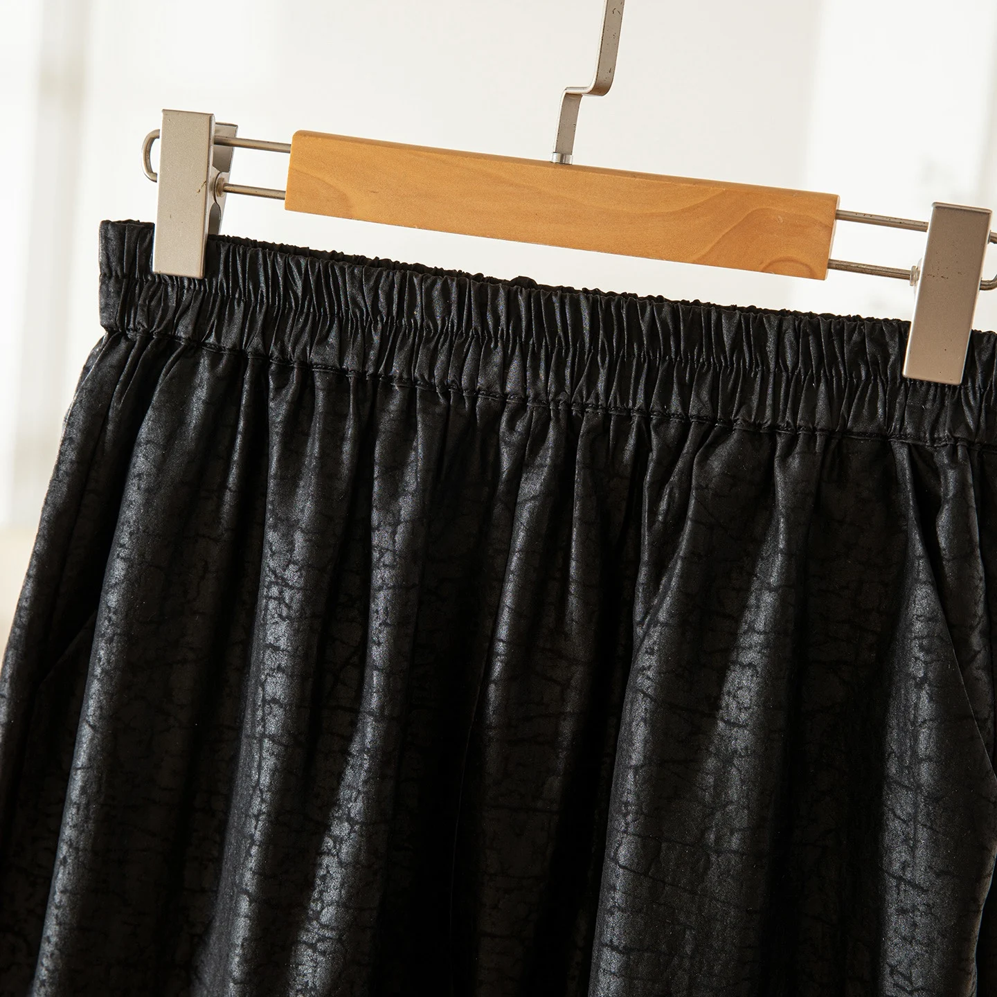 2025 Women's Autumn New 100% Natural Mulberry Silk Turtle Crack Fragrant Cloud Yarn Black Loose Elastic Waist Straight-leg Pants