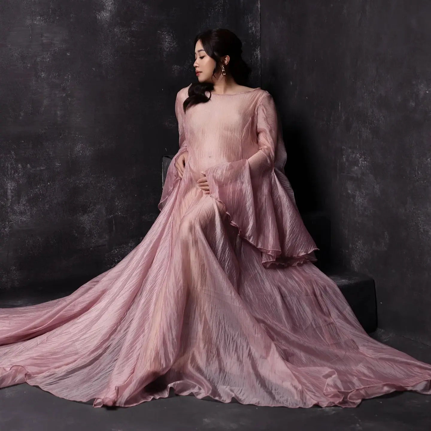 

Sexy Pink Maternity Dresses A Line Sheer Long Sleeve Pregnant Prom Gowns Customized Photography Props Babyshower Gown