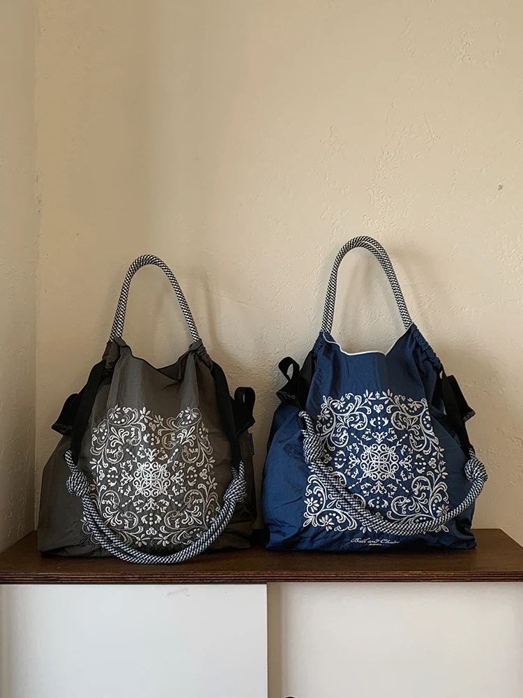 Nouveaux sacs pour femmes, sacs à bandoulière pour femmes de la série Tenghua brodés de style japonais, sacs fourre-tout de grande capacité, sacs de banlieue, sacs de courses légers et pliables adaptés au shopping, les loisirs, les fêtes, les déplacements au travail, les cadeaux surprise