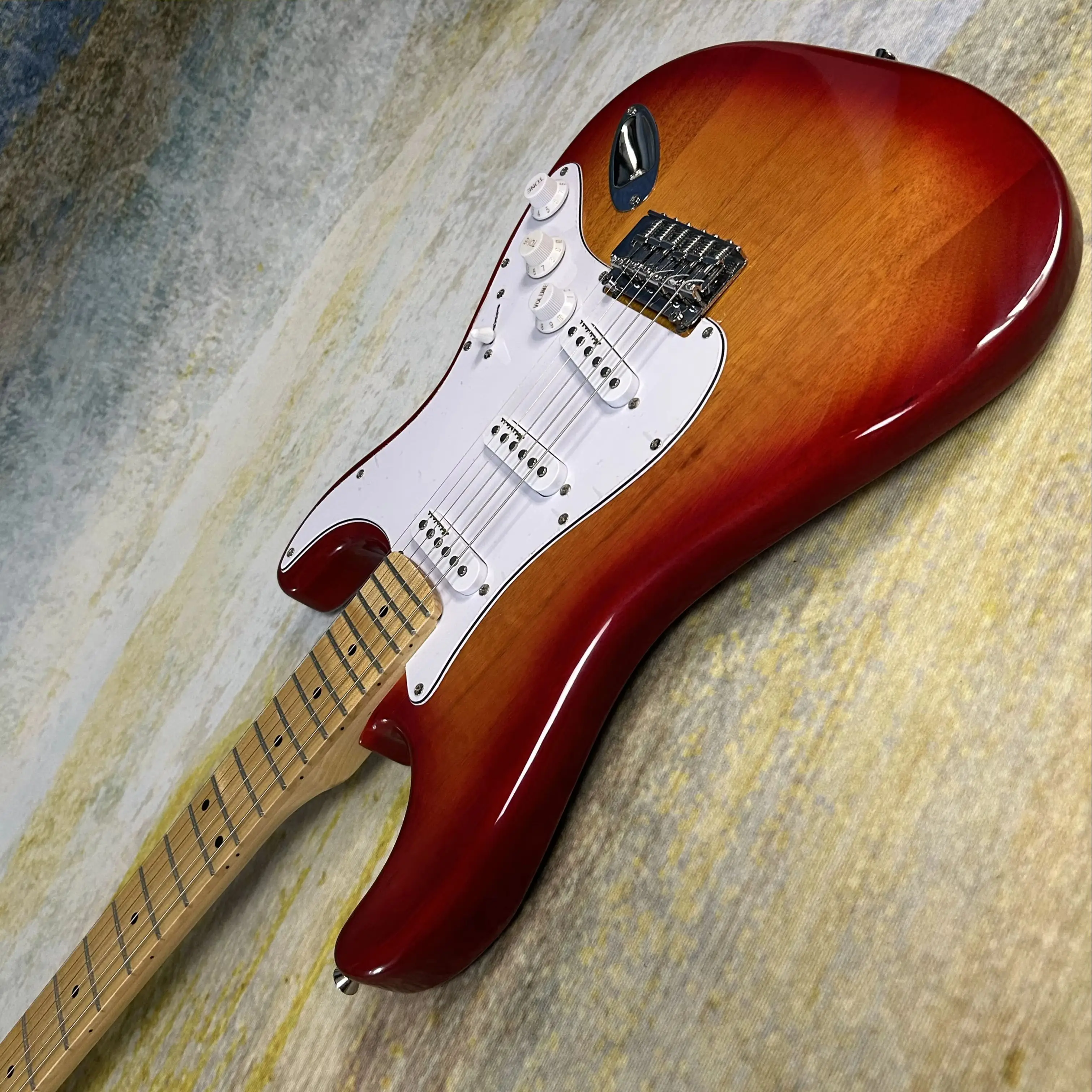 

Cherry Sunburst Electric Guitars Mahogany Body Maple Fretboard 22 Frets