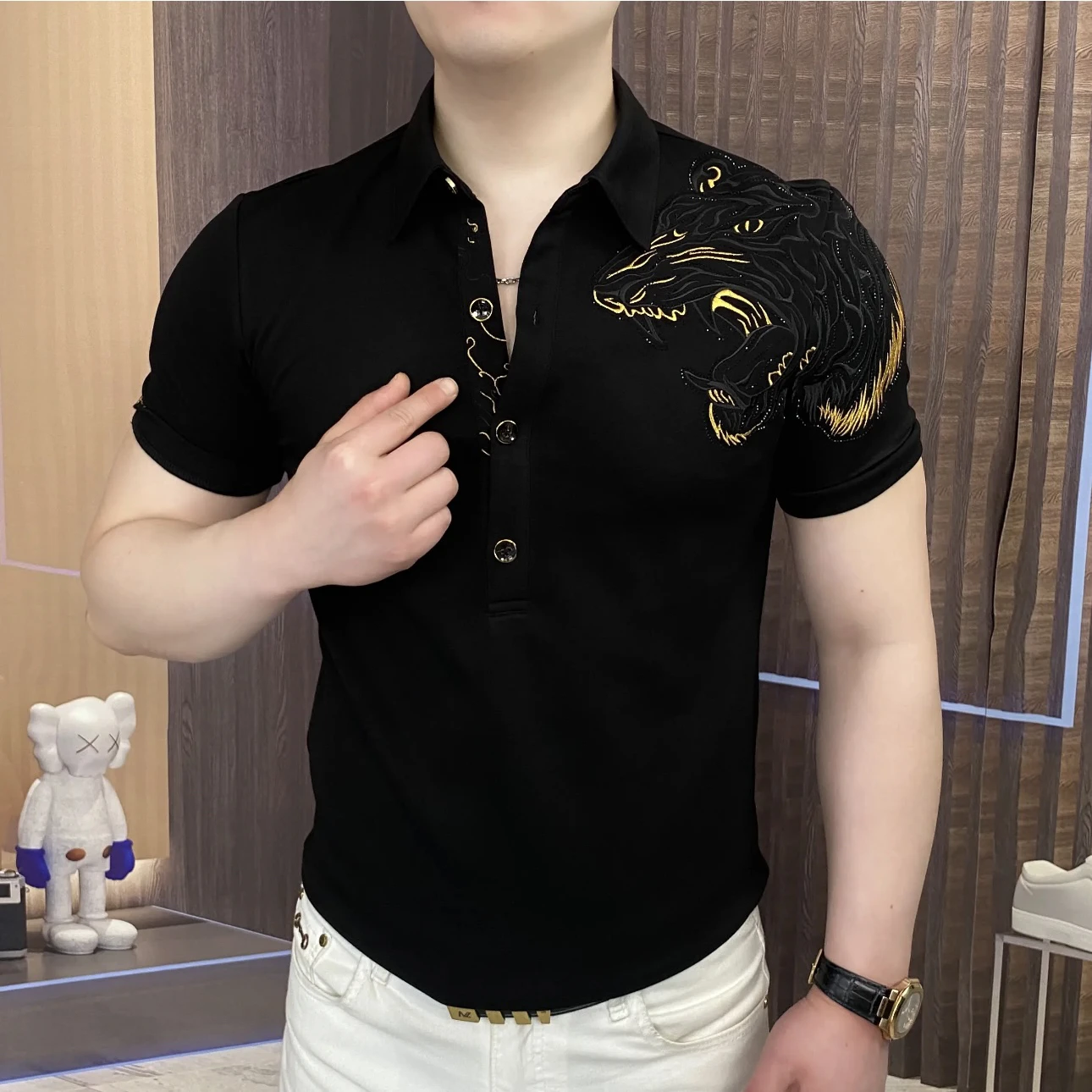 

Летняя мужская футболка с тяжелой вышивкой, отложным воротником, универсальная, класса люкс, из термостойкого полиэфирного волокна