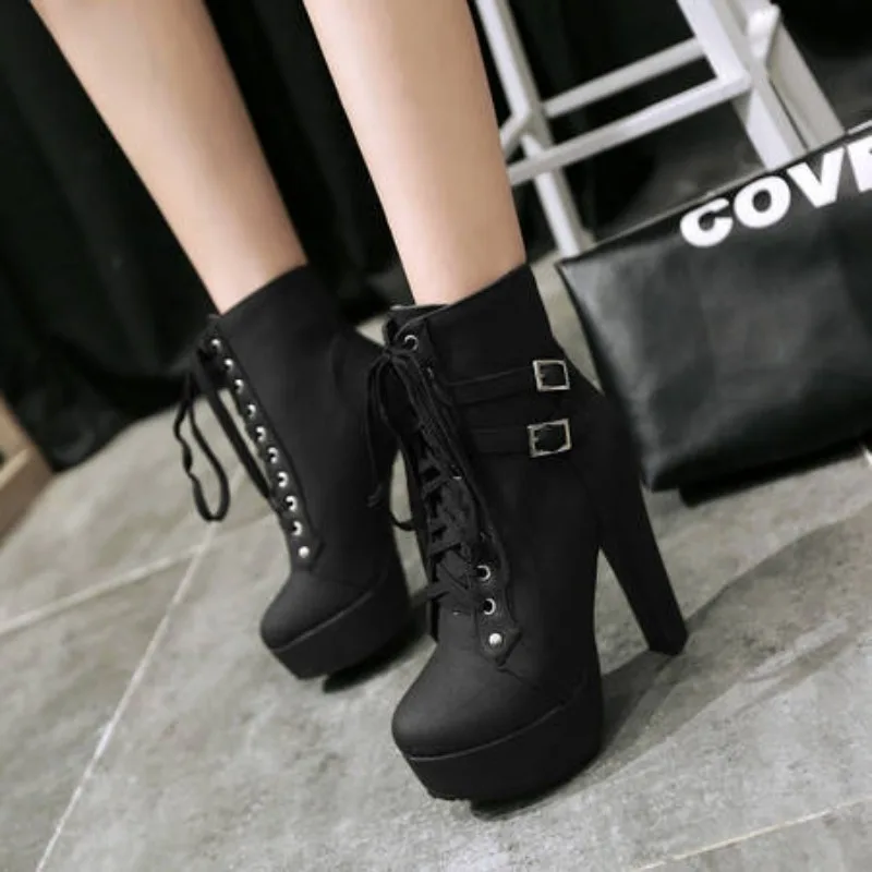 الشتاء النساء منصة حذاء من الجلد 12 سنتيمتر سوبر عالية حذاء بكعب سميك أسود أفخم برشام الدانتيل يصل دراجة نارية سيدة رصع الشرير قصيرة التمهيد