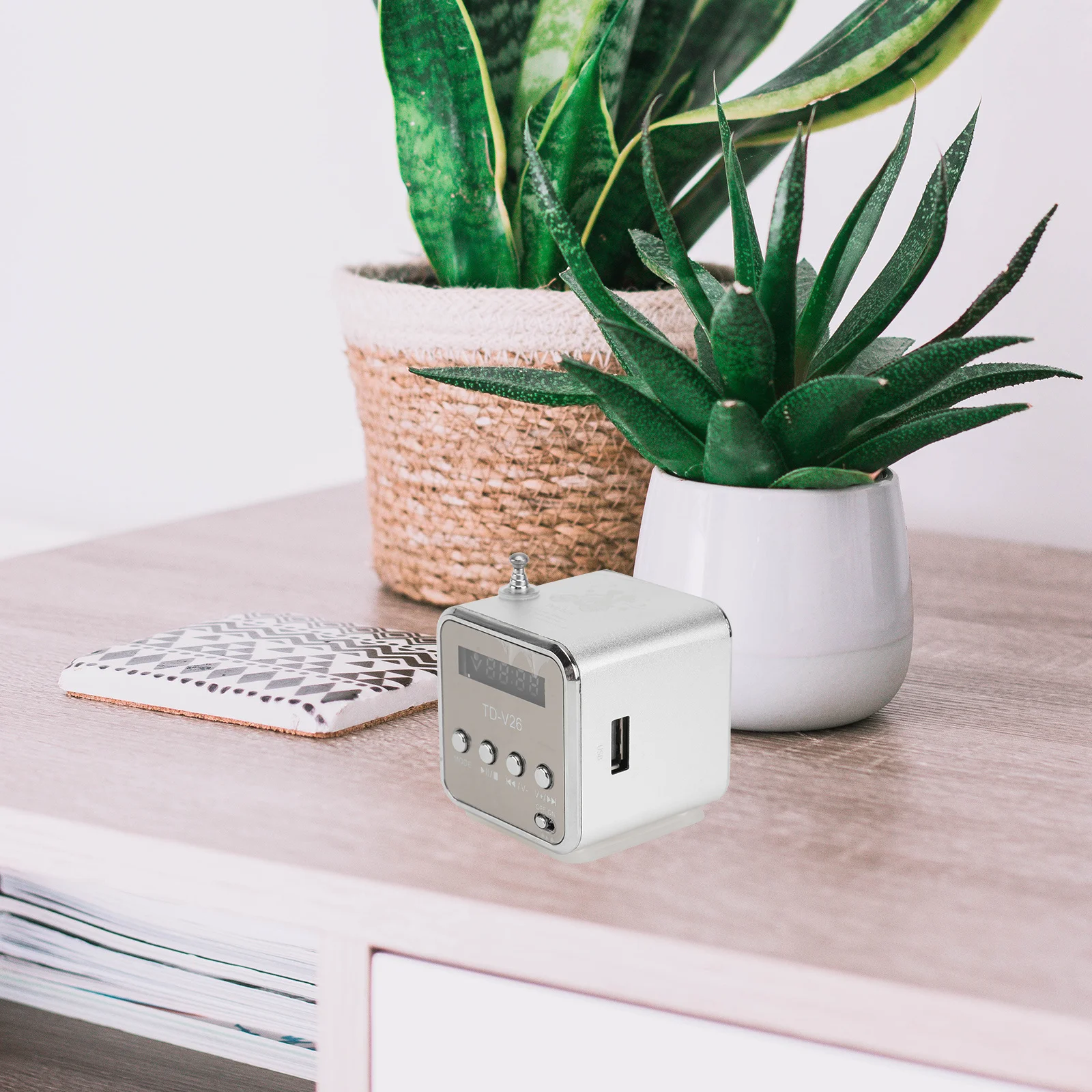 

Mini Digital Portable Music Mp3 Player Micro USB Disk Speaker Fm Radio LED Display Multicolor Flashing Light Black