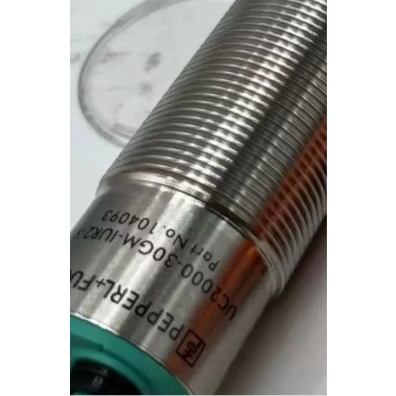 رائجة البيع مستشعر بالموجات فوق الصوتية UC4000-30GM-IUR2-V15 100% مستشعر القرب الكهروضوئي الأصلي والجديد