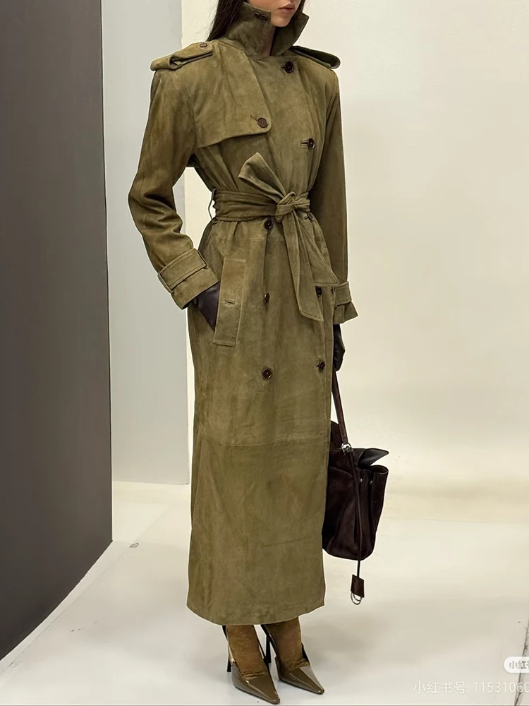 

Длинное пальто из искусственной замши, стильная и универсальная женская куртка свободного кроя с отложным воротником и поясом на завязках.